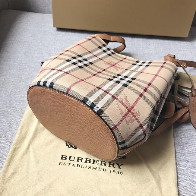 Brbbrry Haymarket Bucket bag in Khaki