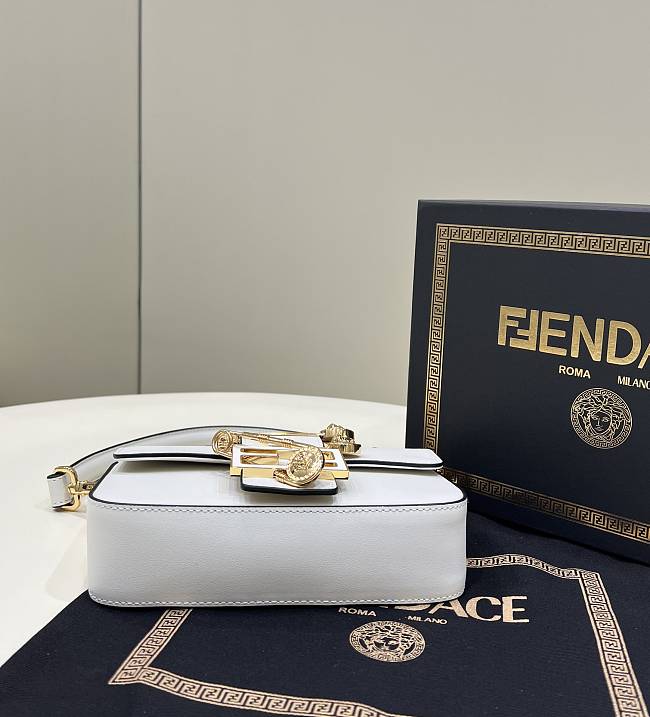 Feendi X Vrsc Axillary Bag White 20cm