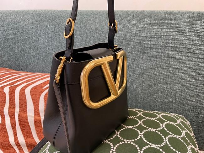 Vallentinno V Logo Bucket Bag Black 20cm