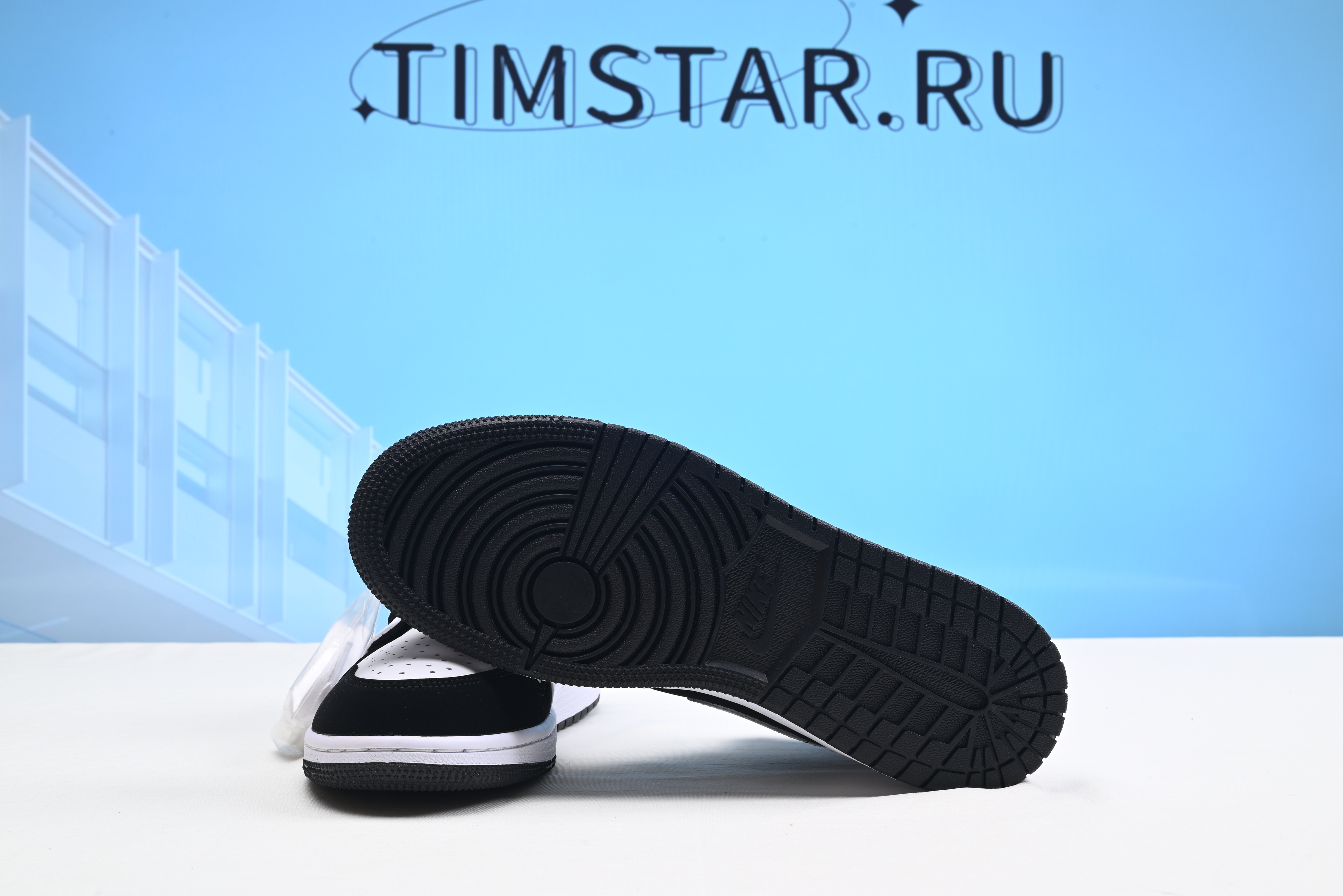 Air Jordan 1 Mid White Black 554724-113