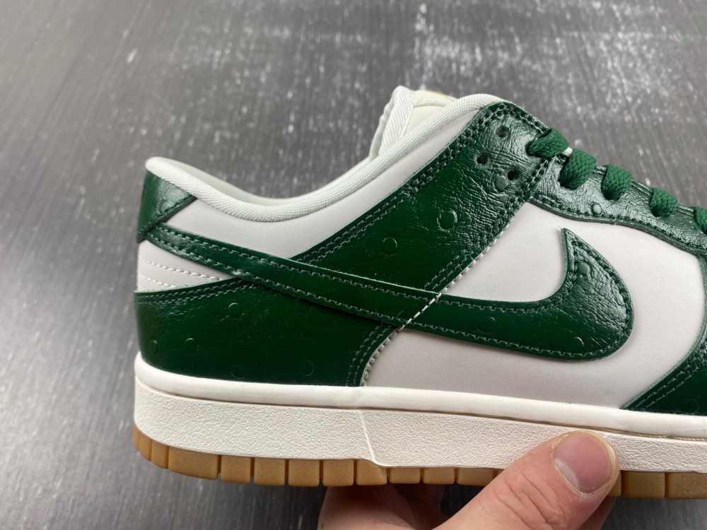 Dunk Low LX