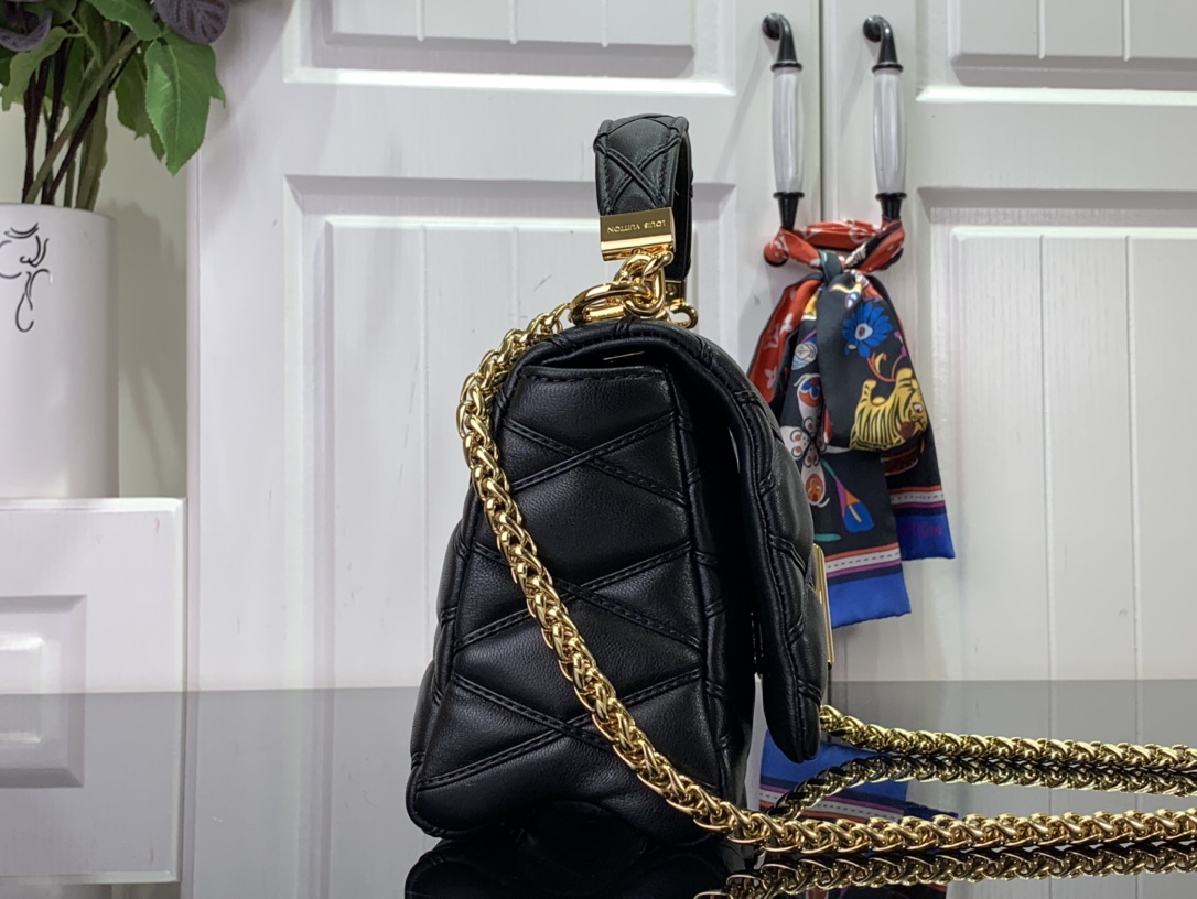 LsVttn Handbag m22891