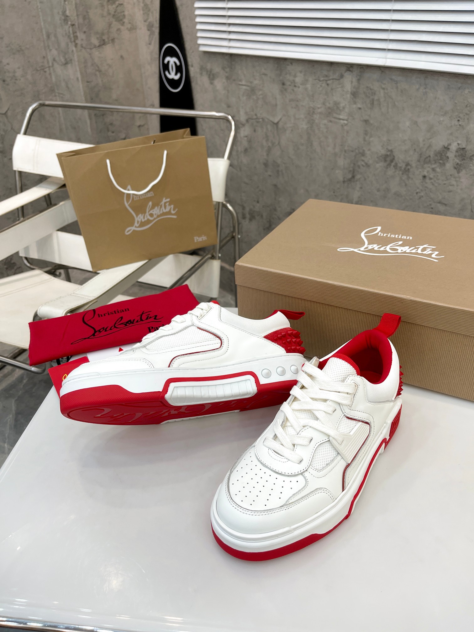 Chrstn Lbtn CL SNEAKERS white