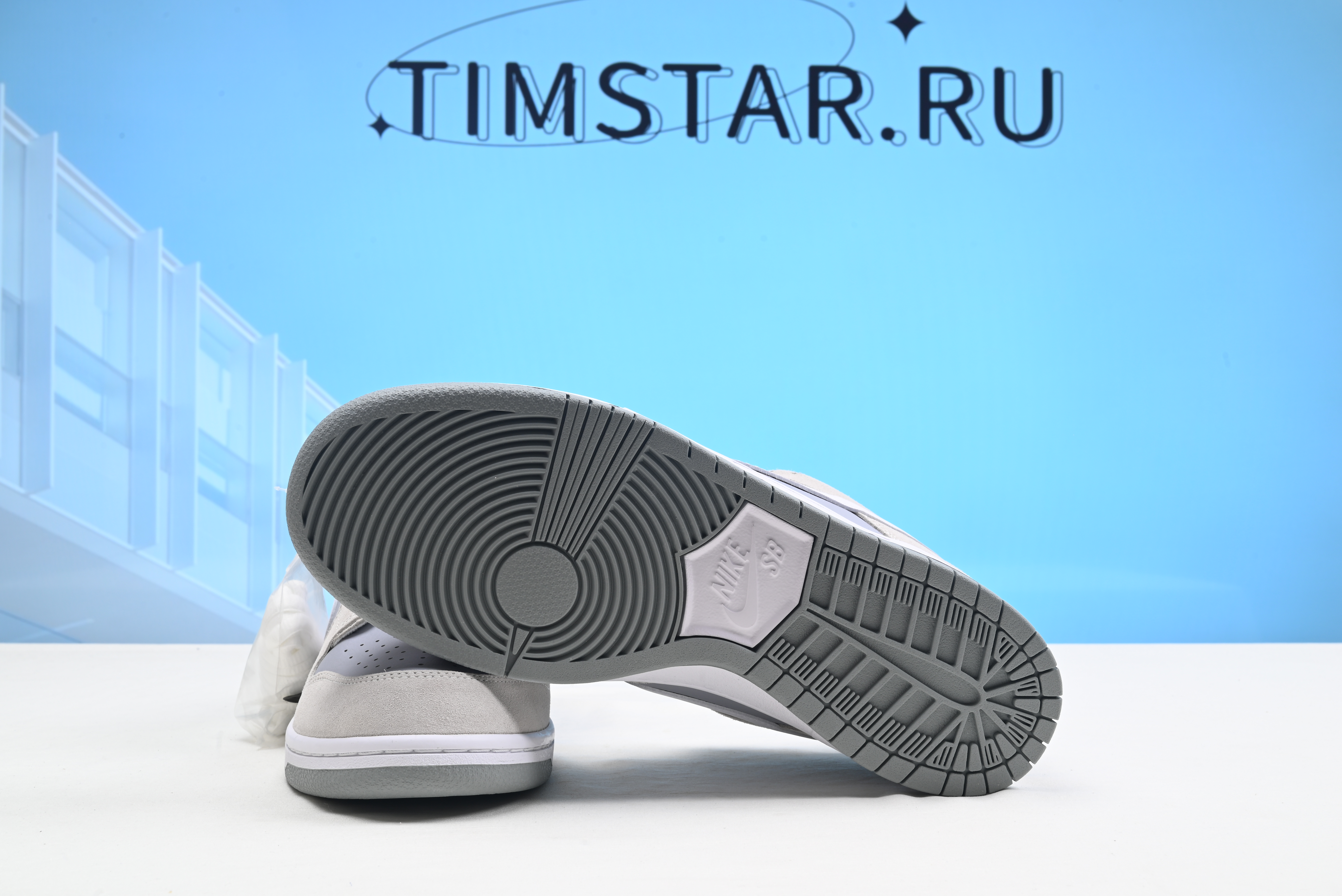 Nike SB Dunk Low Summit White Wolf Grey AR0778-110