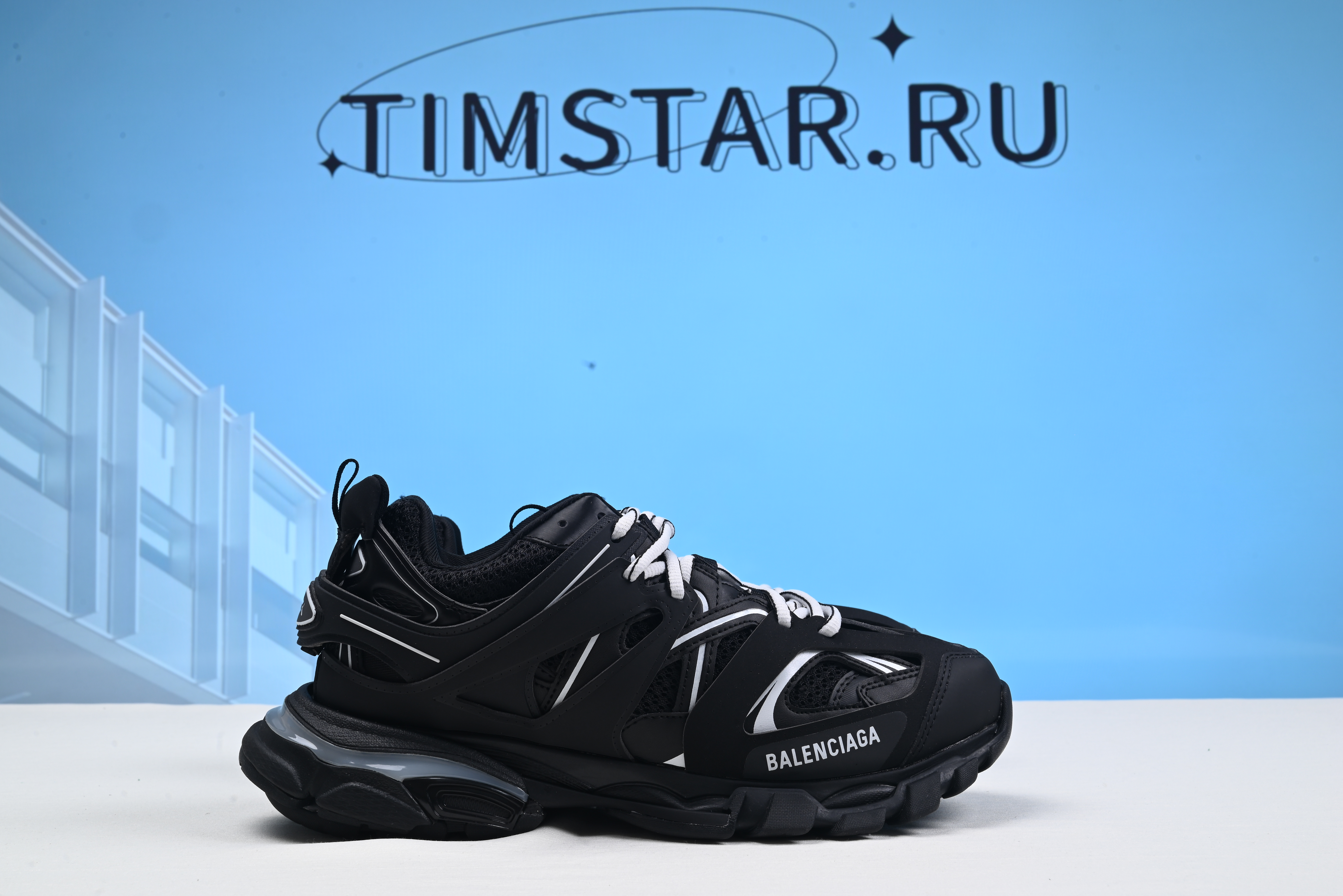 Blncig Track triple Black