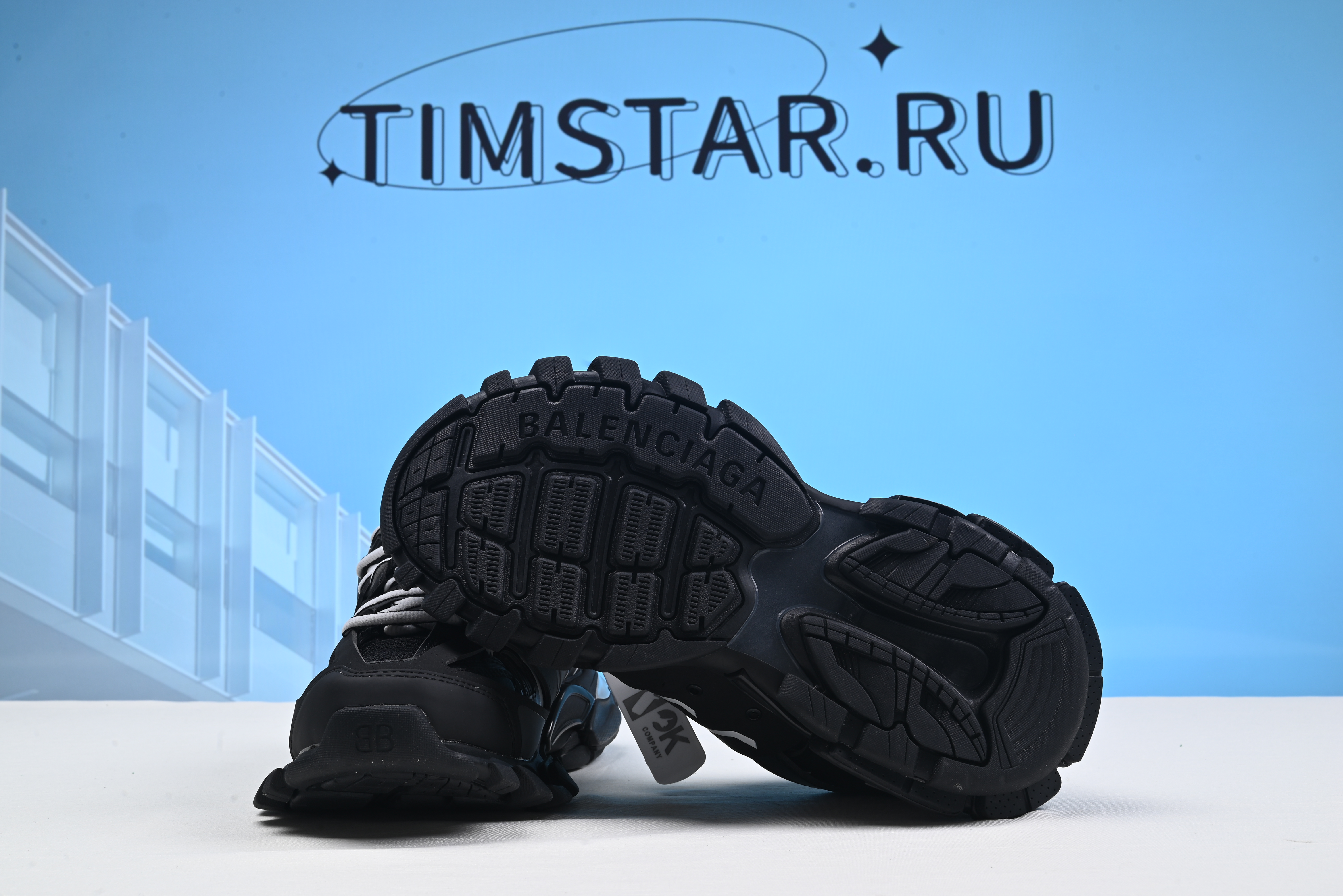 Blncig Track triple Black