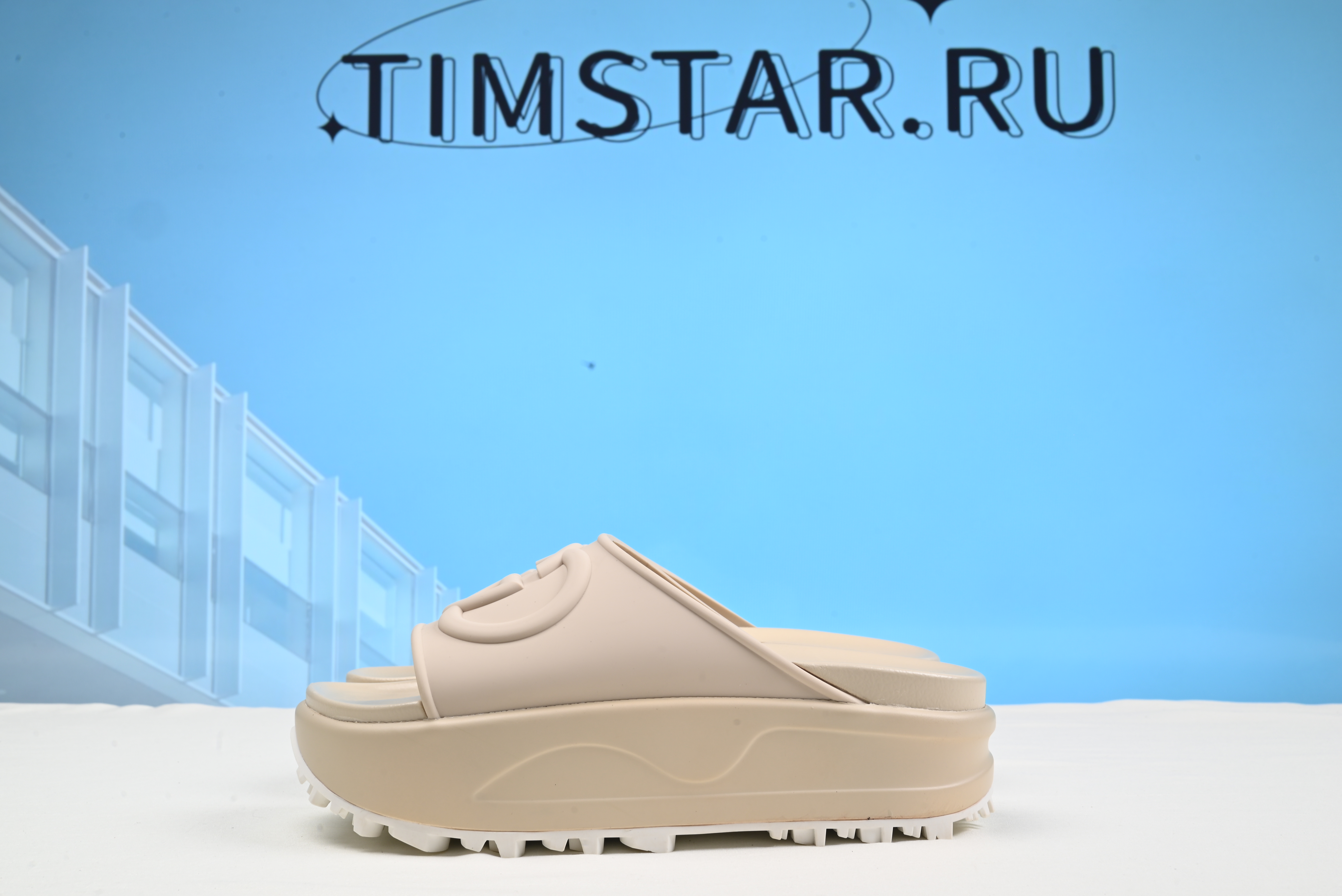 Guccii1 slippers white