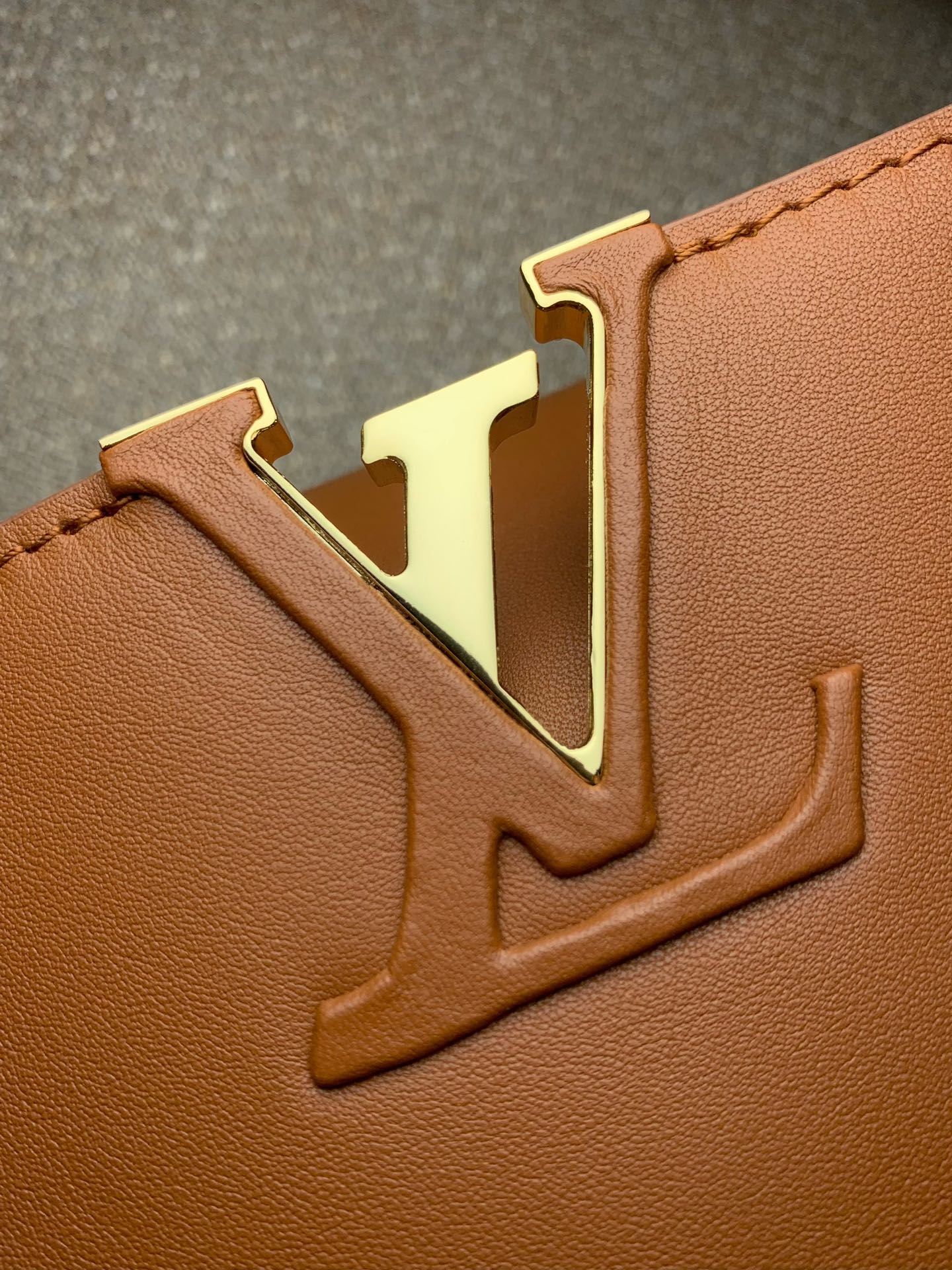 LsVttn CAPUCINES SOUPLE bag