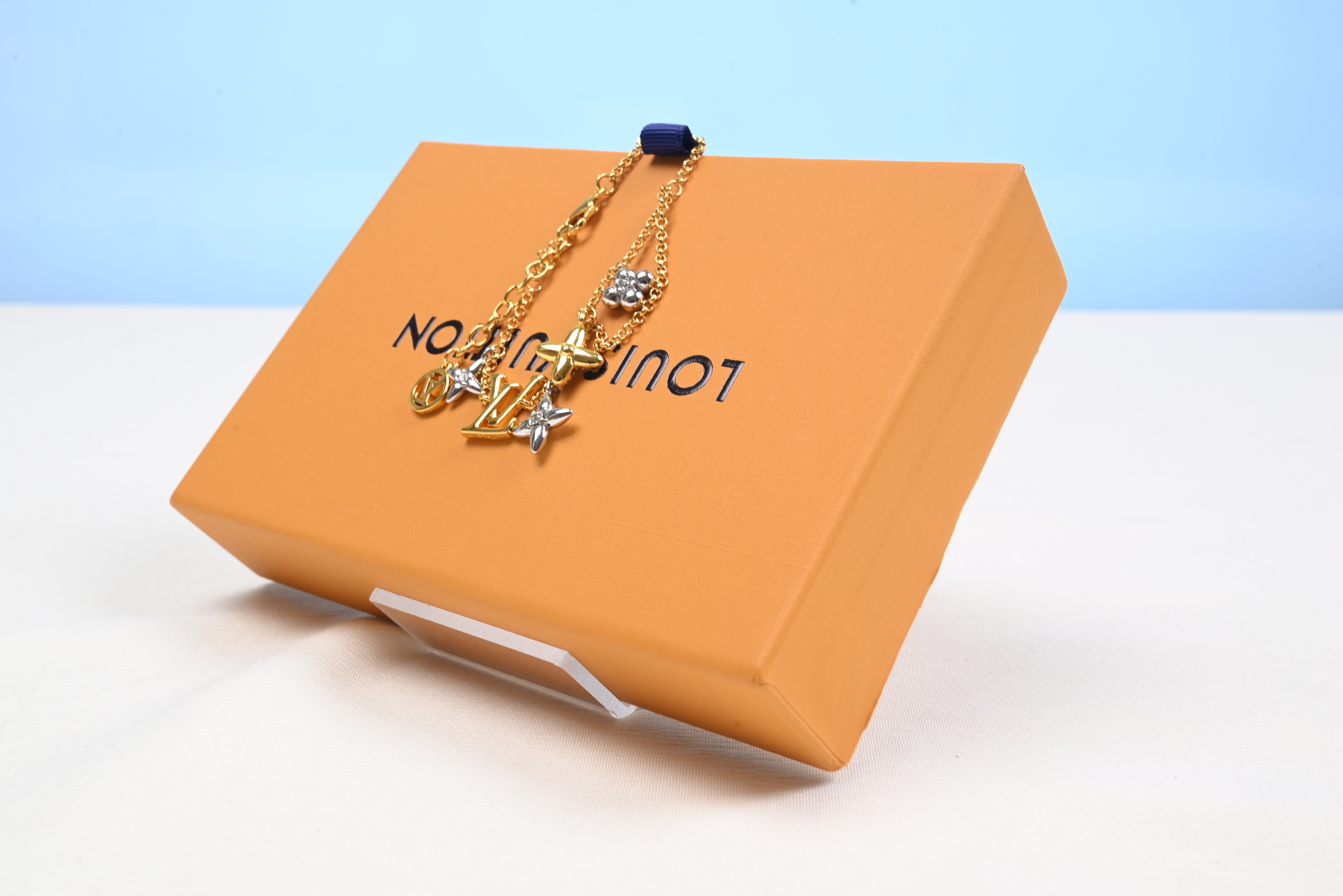 LsVttn flower Bracelet