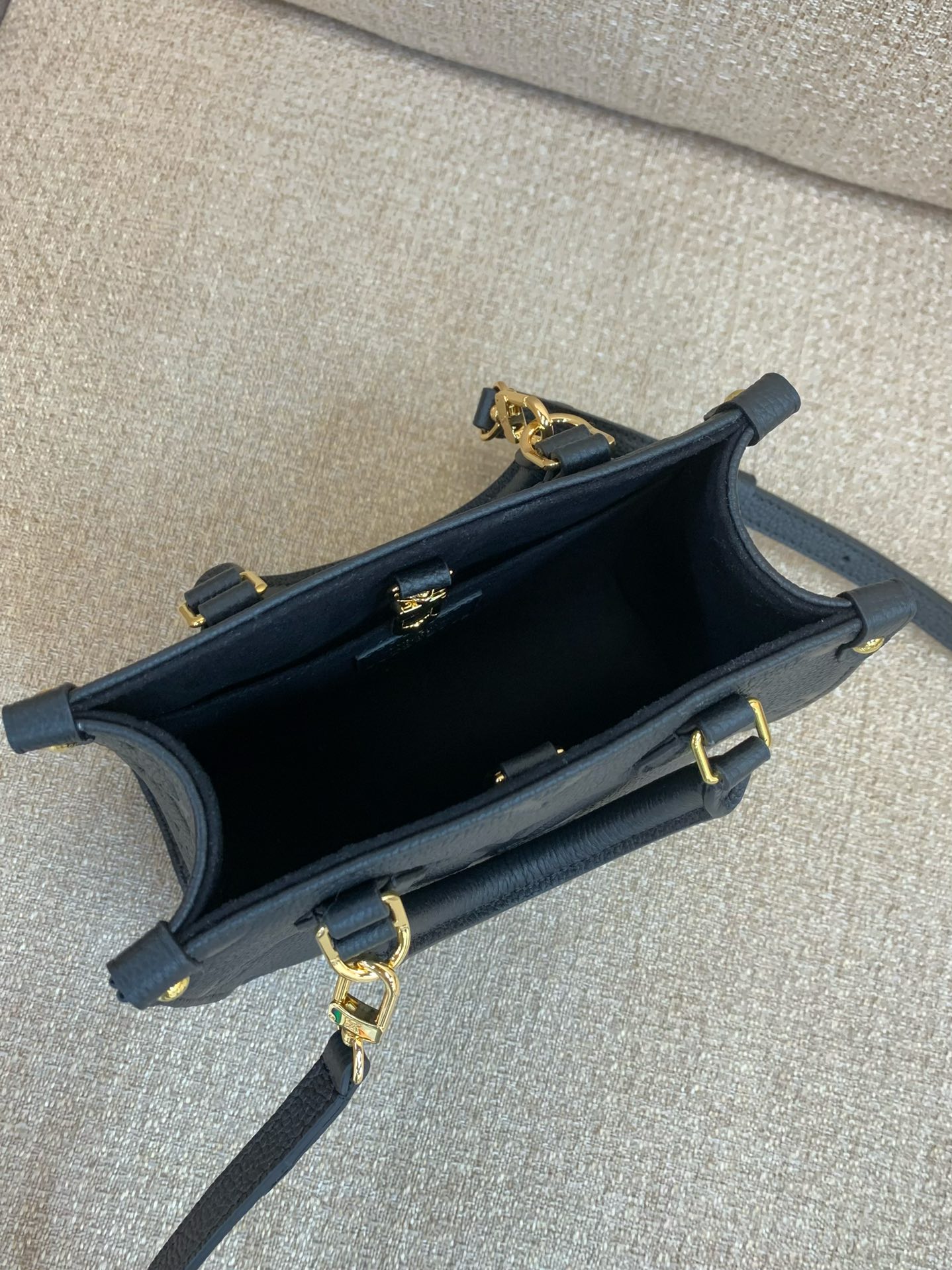 LsVttn  ONTHEGO BB Crossbody bag 18cm