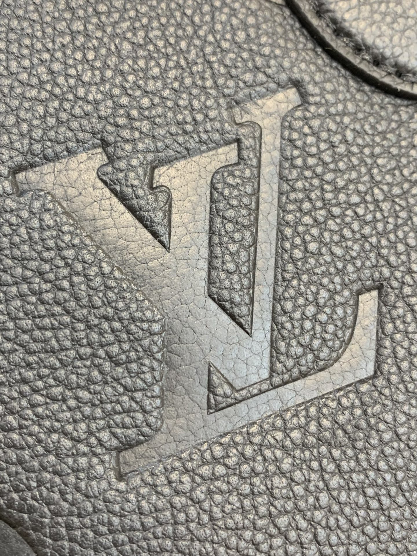 LsVttn  ONTHEGO BB Crossbody bag 18cm