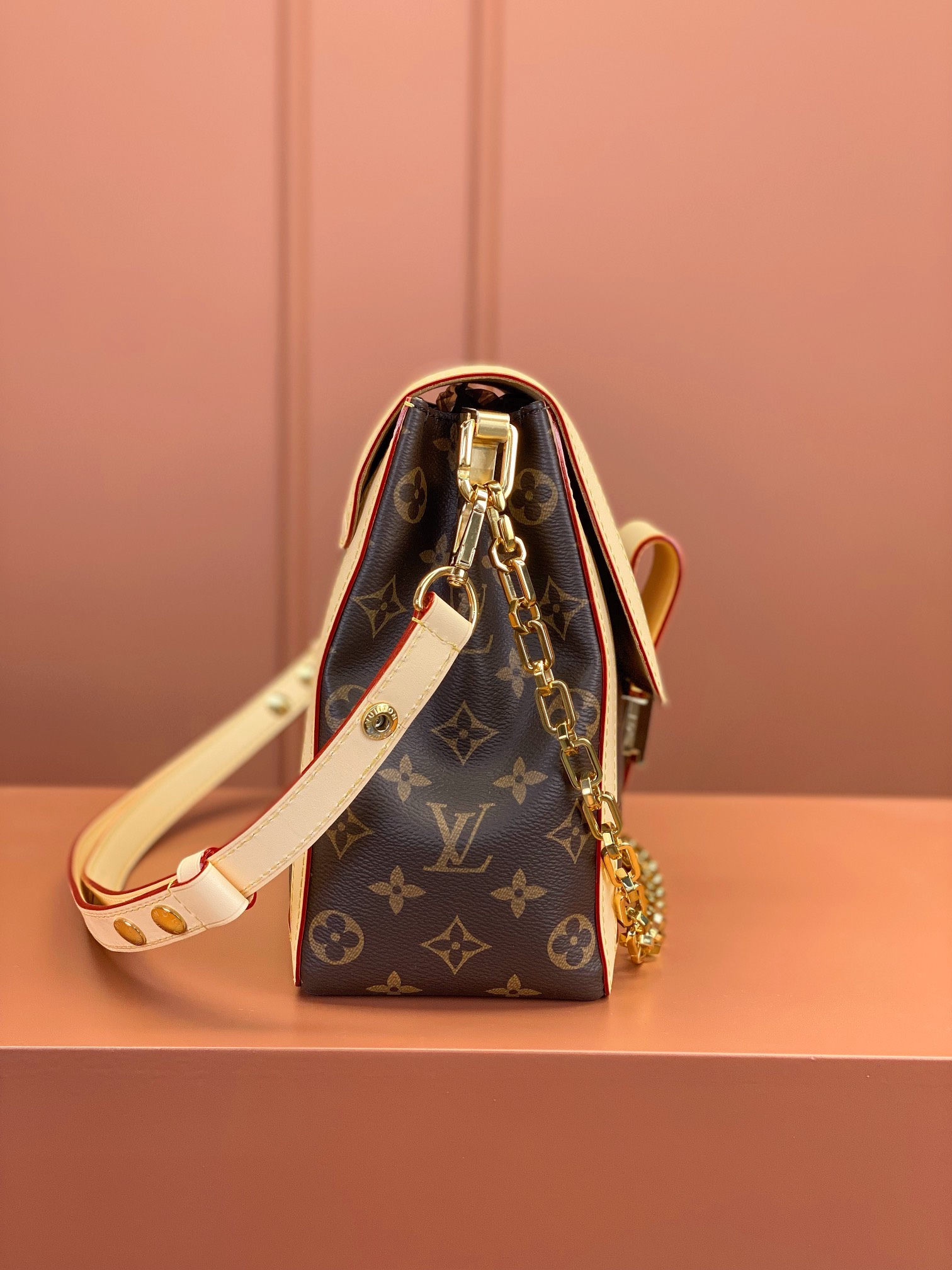 LsVttn DAUPHINE SOFT bag 28cm