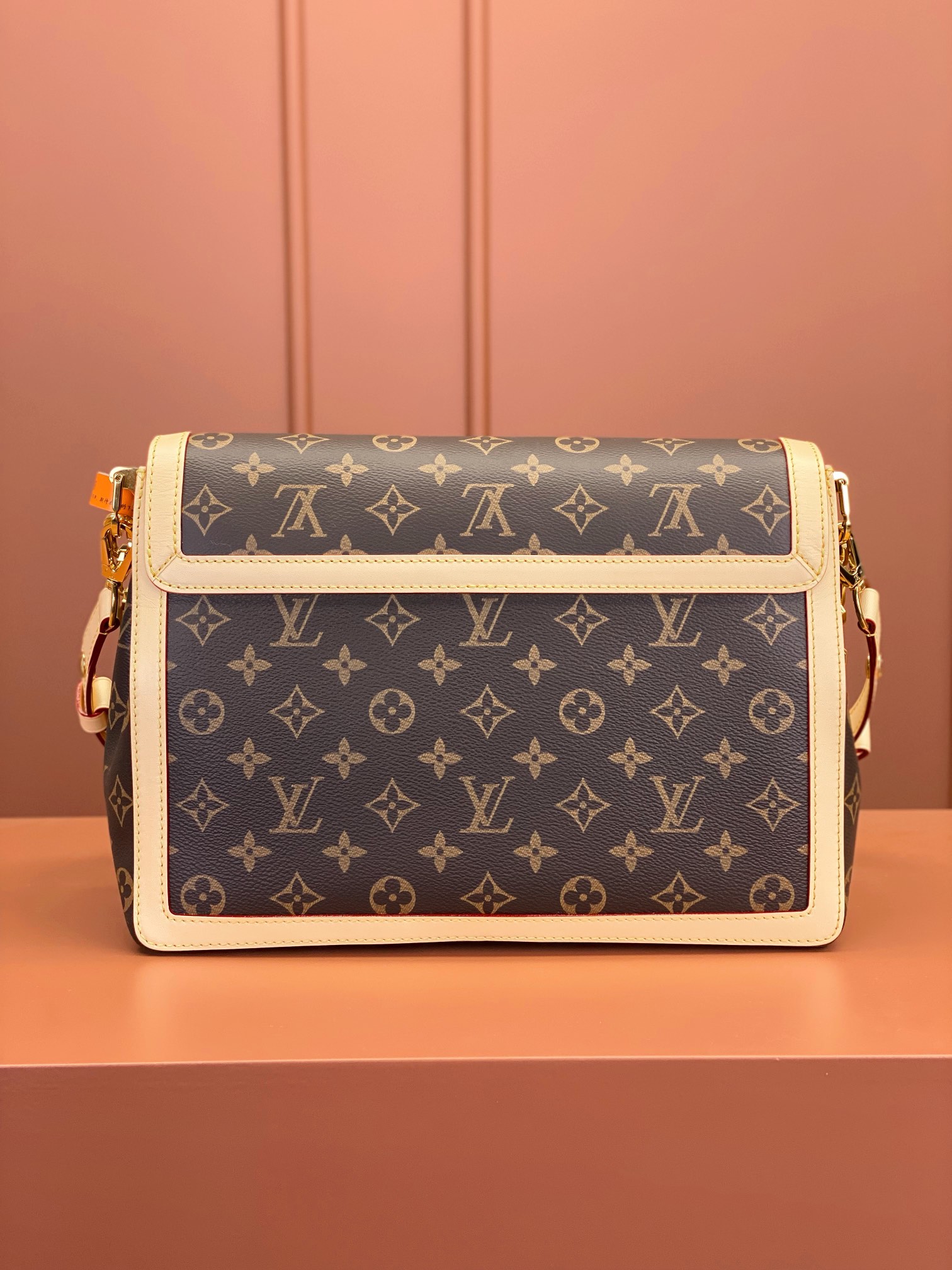 LsVttn DAUPHINE SOFT bag 28cm