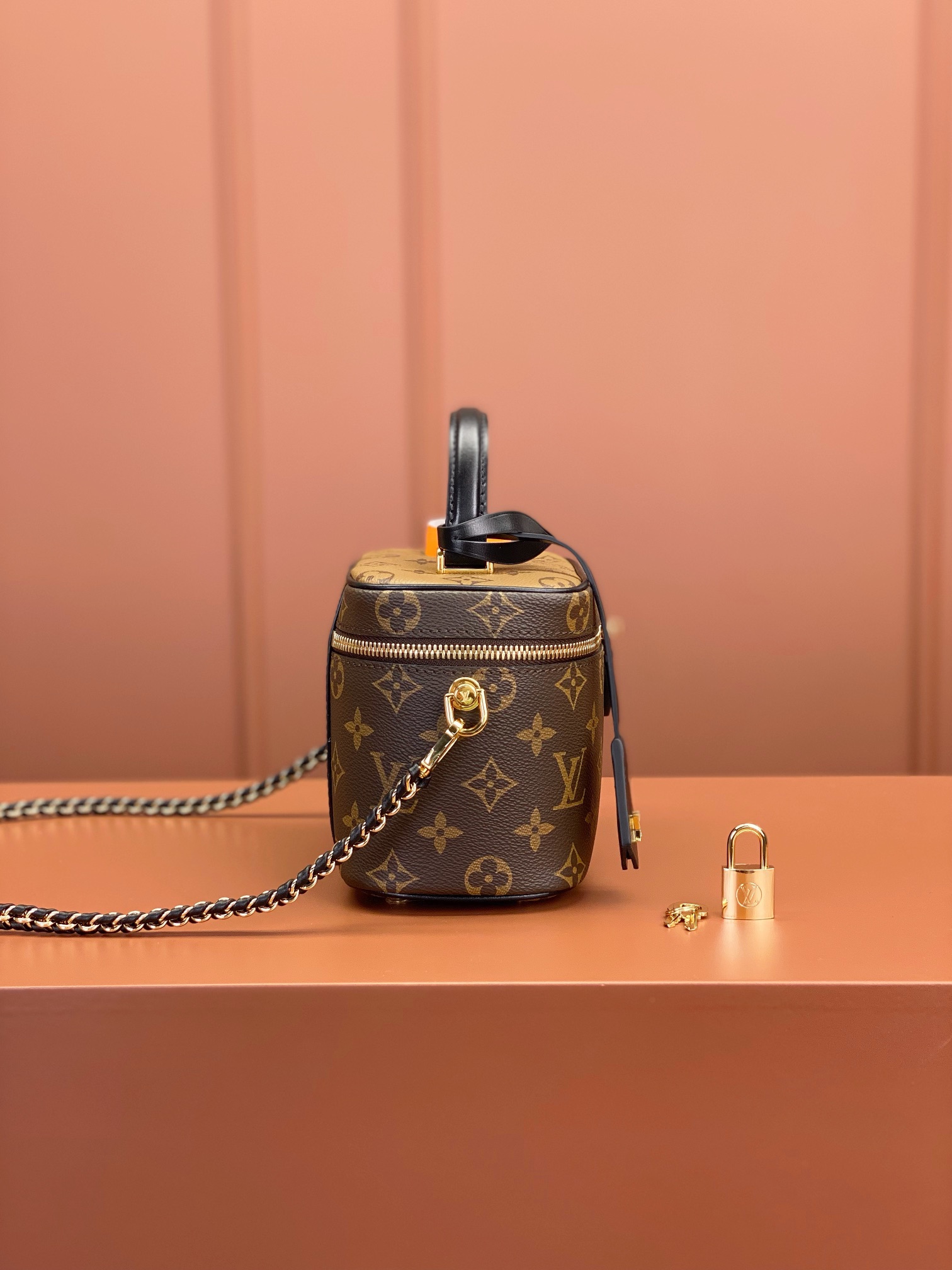 LsVttn Crossbody bag 19cm