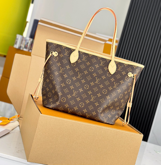 LsVttn NEVRFULL bag 32cm