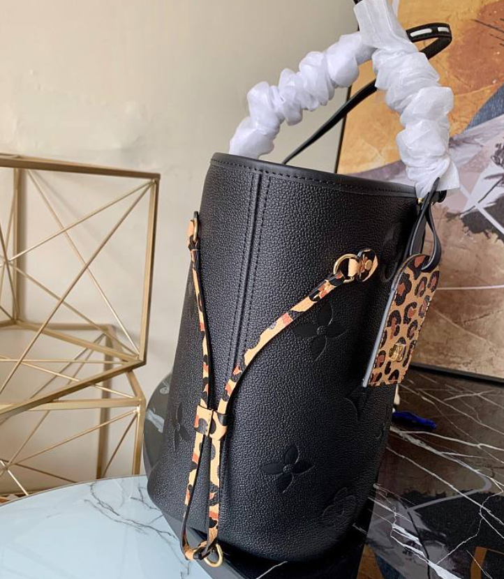 LsVttn Neverfull MM Noir Monogram M45856 31cm