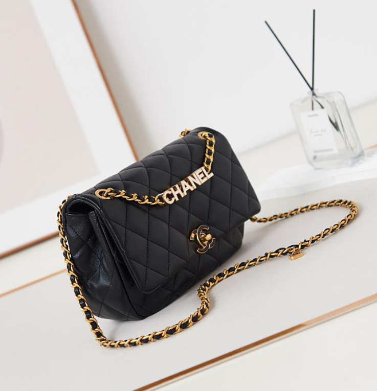 Channe1 SMALL FLAP BAG Lambskin & Gold-Tone Metal-15.5 × 23 × 8.5 cm