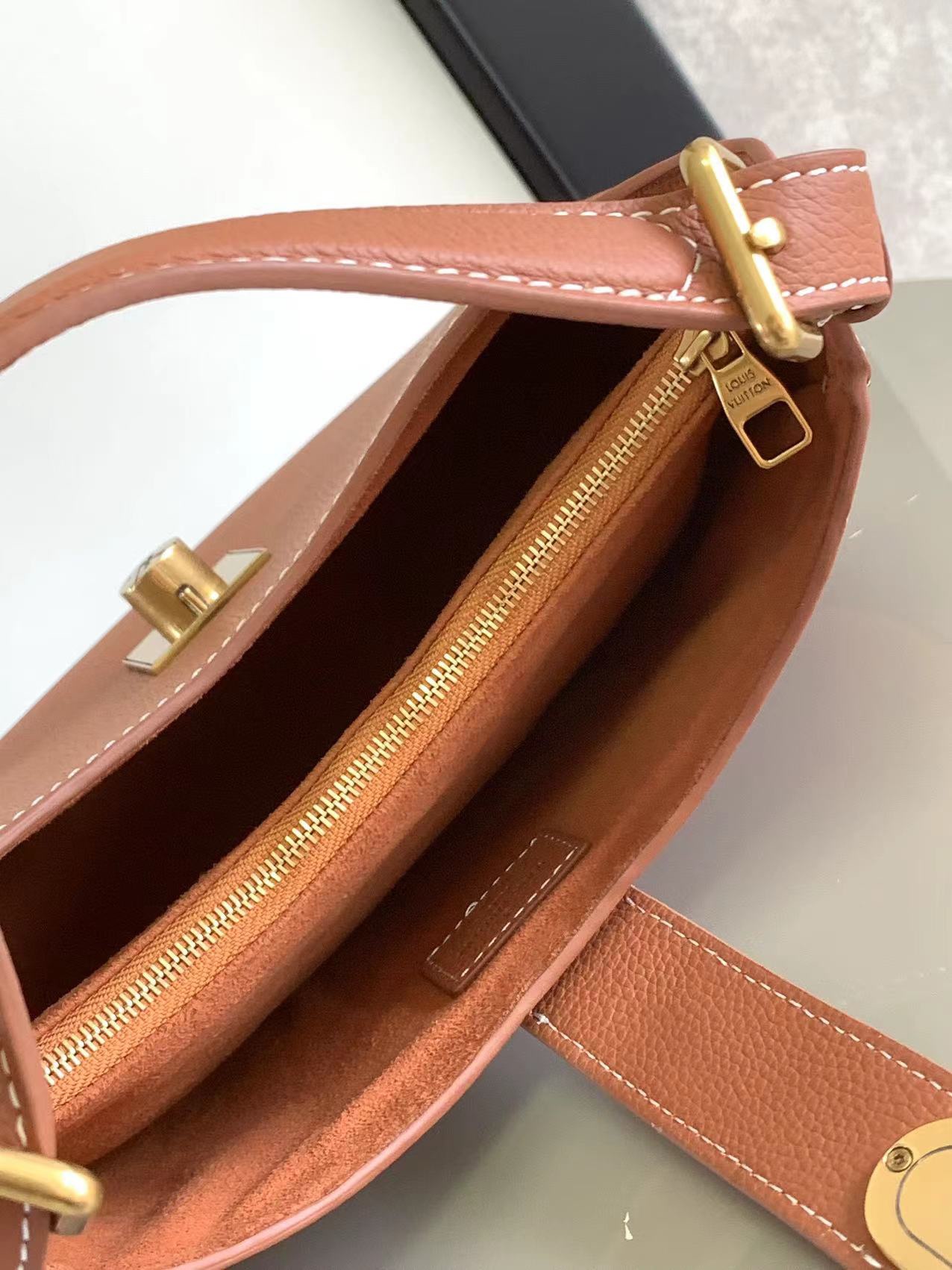 LsVttn Bag 59123173 3colors 26cm