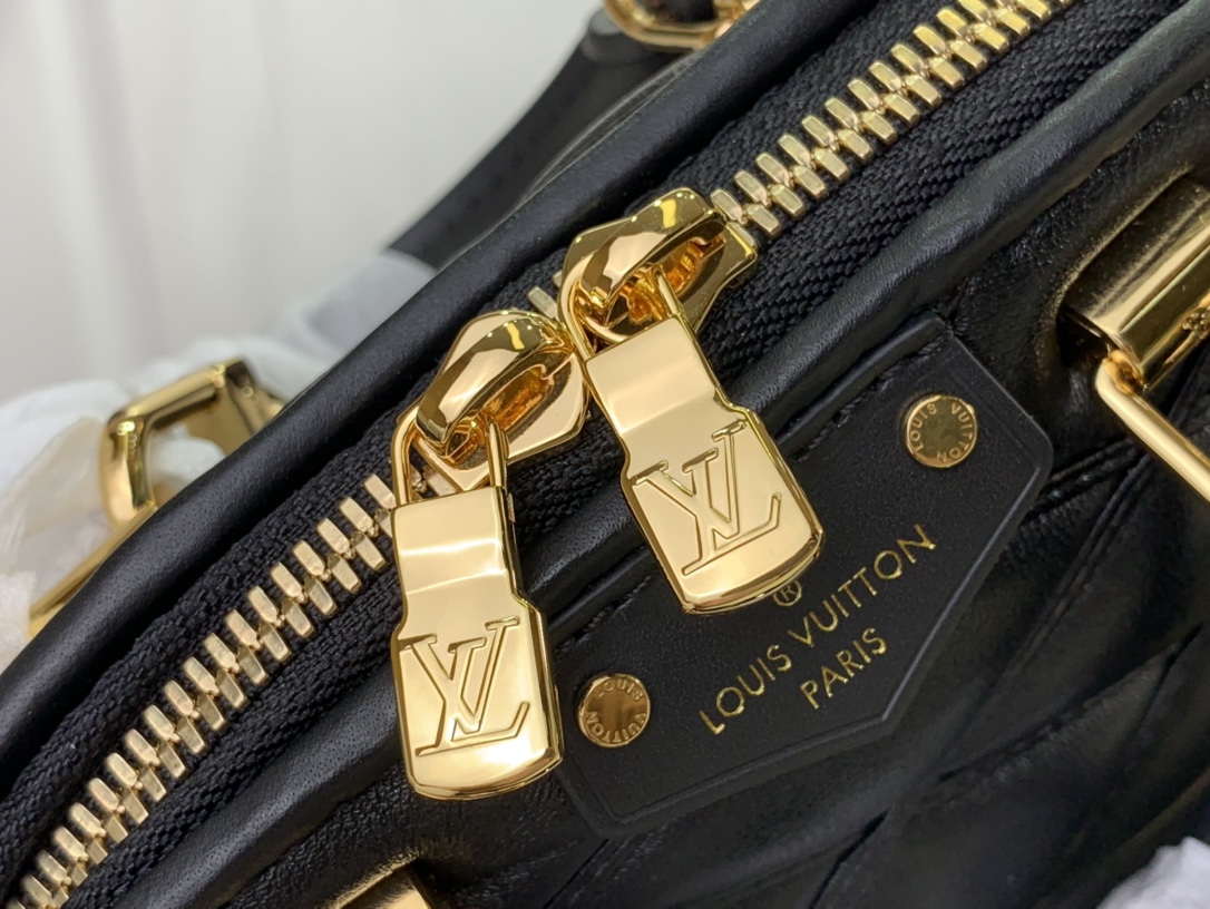 LsVttn Bag Nano Alma m83048 18cm