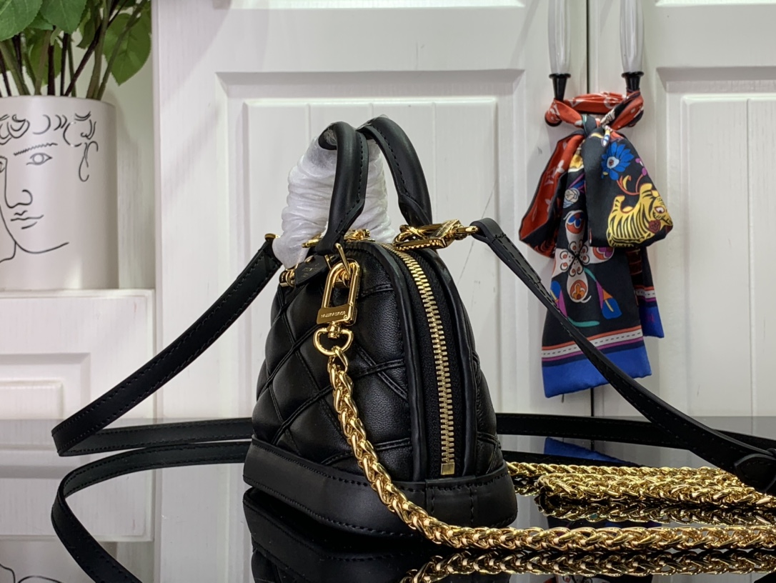 LsVttn Bag Nano Alma m83048 18cm