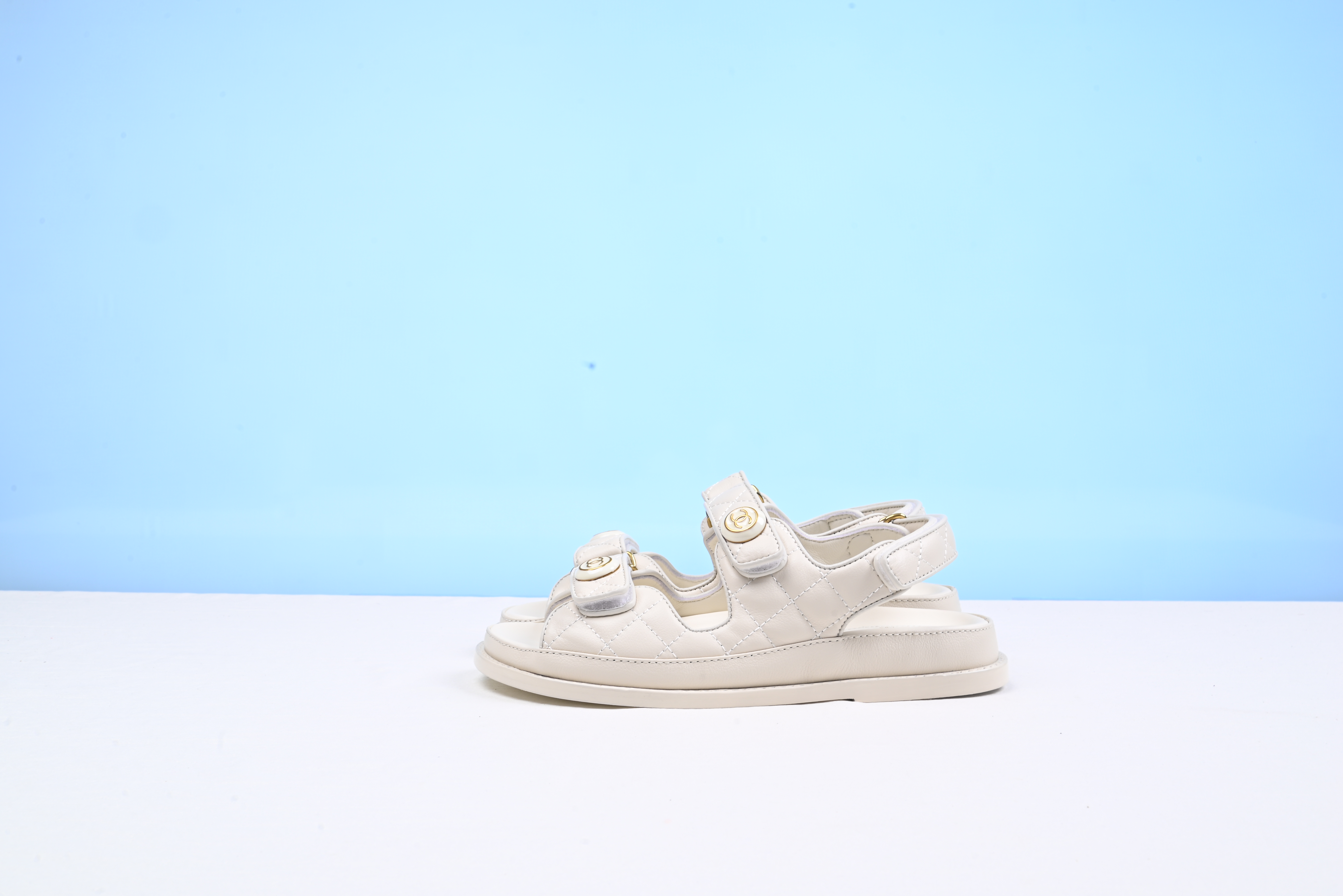 Channe1 sandals white2