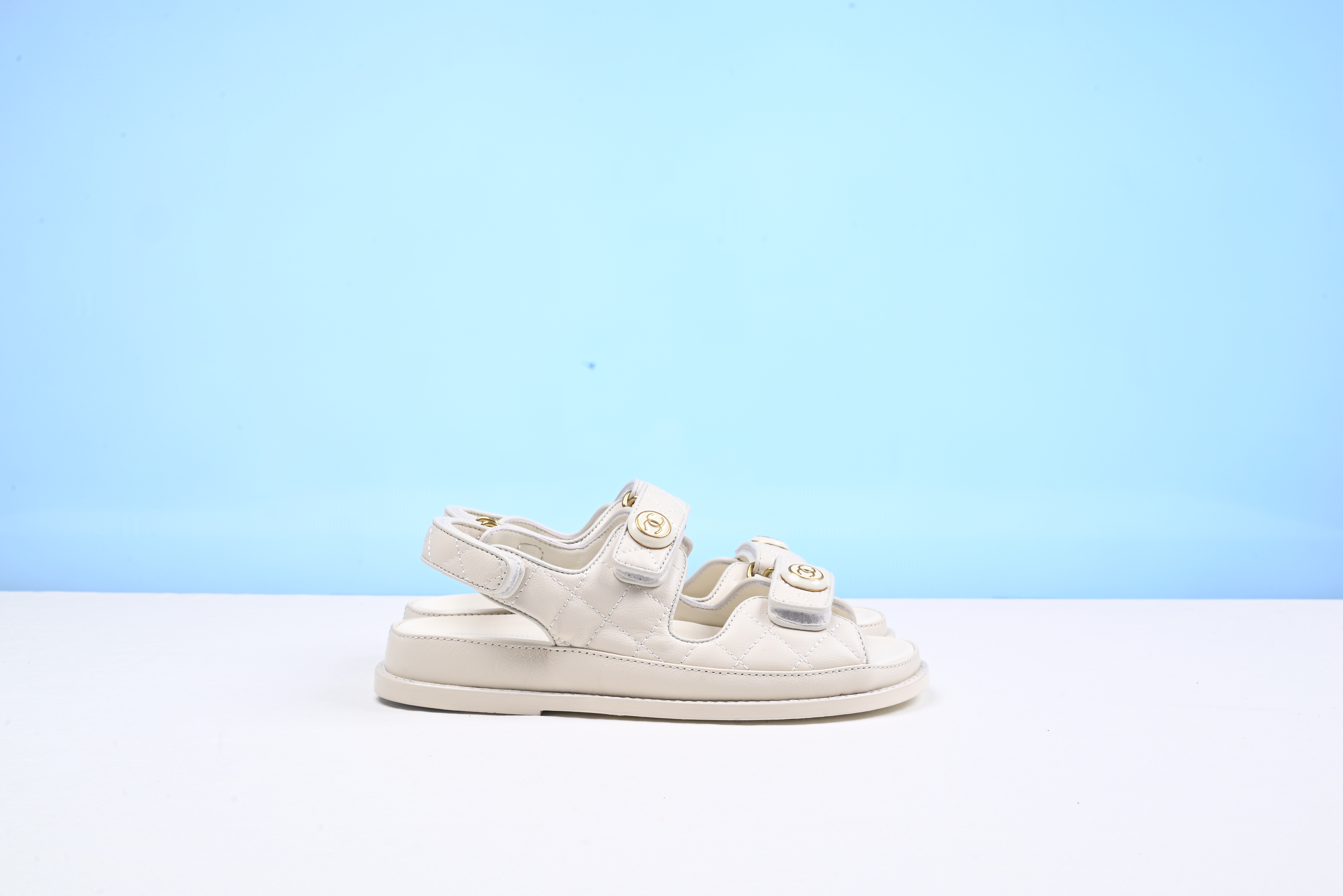 Channe1 sandals white2