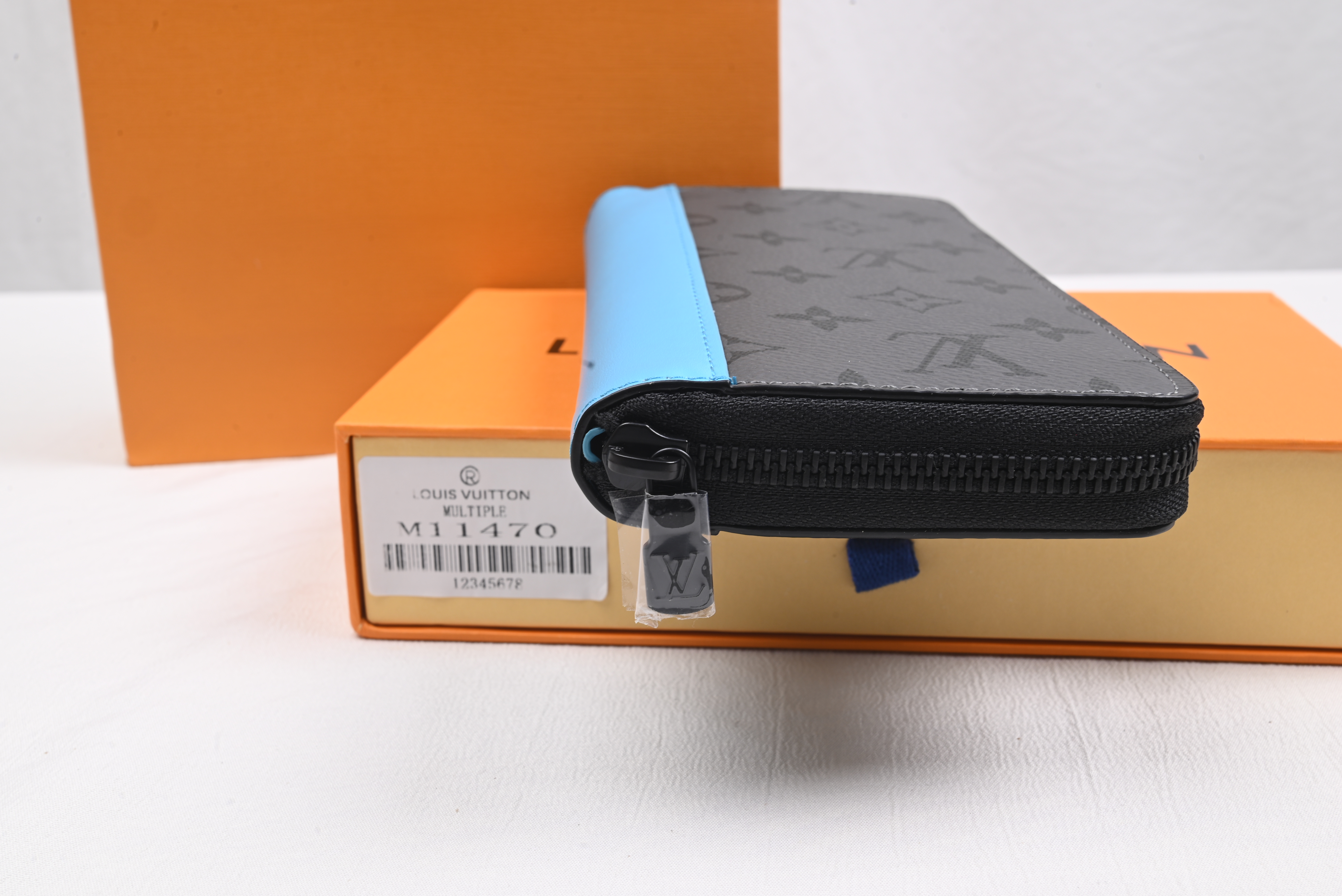 LsVttn wallet black and blue