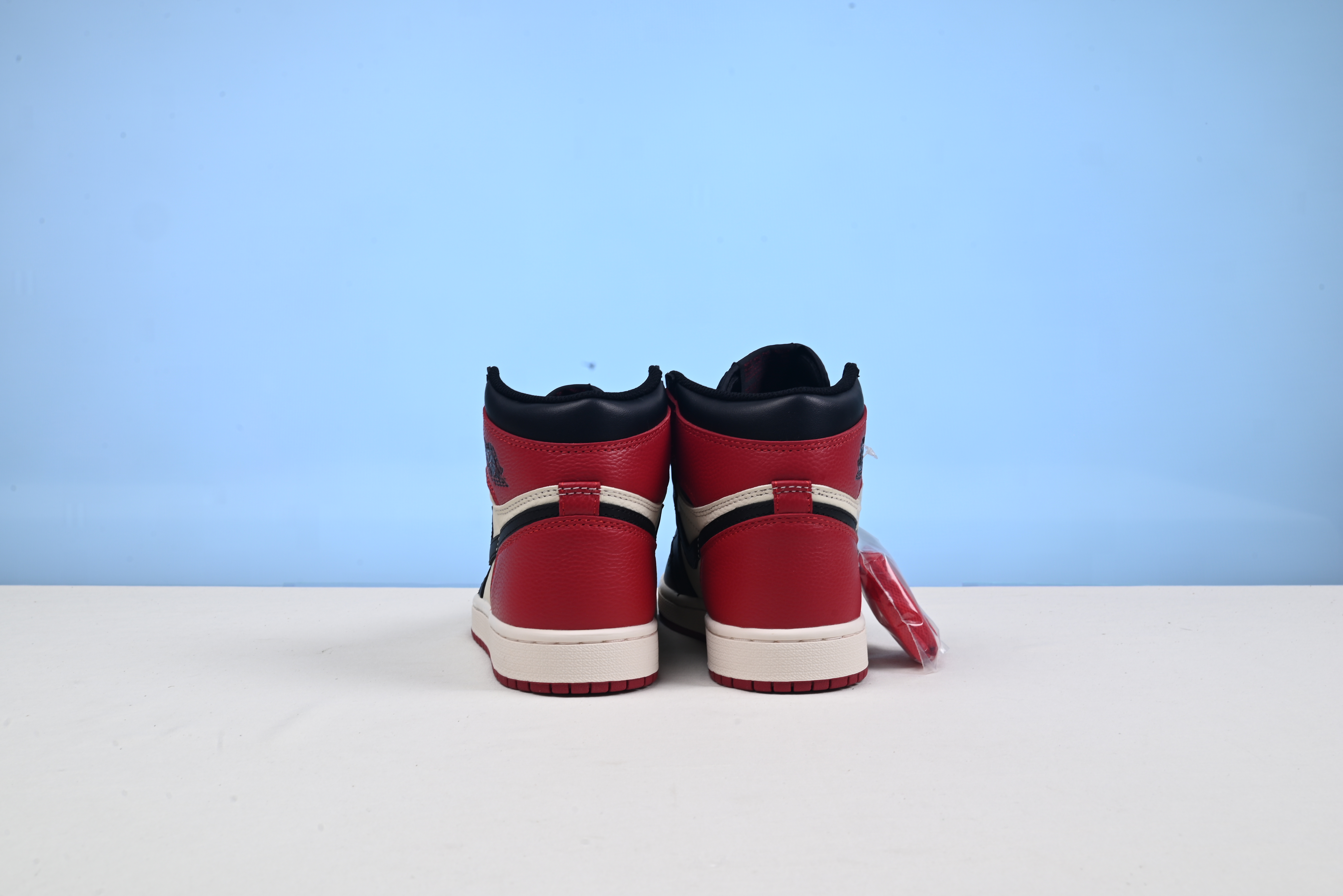 Air Jordan 1 Retro High Bred Toe 555088-610