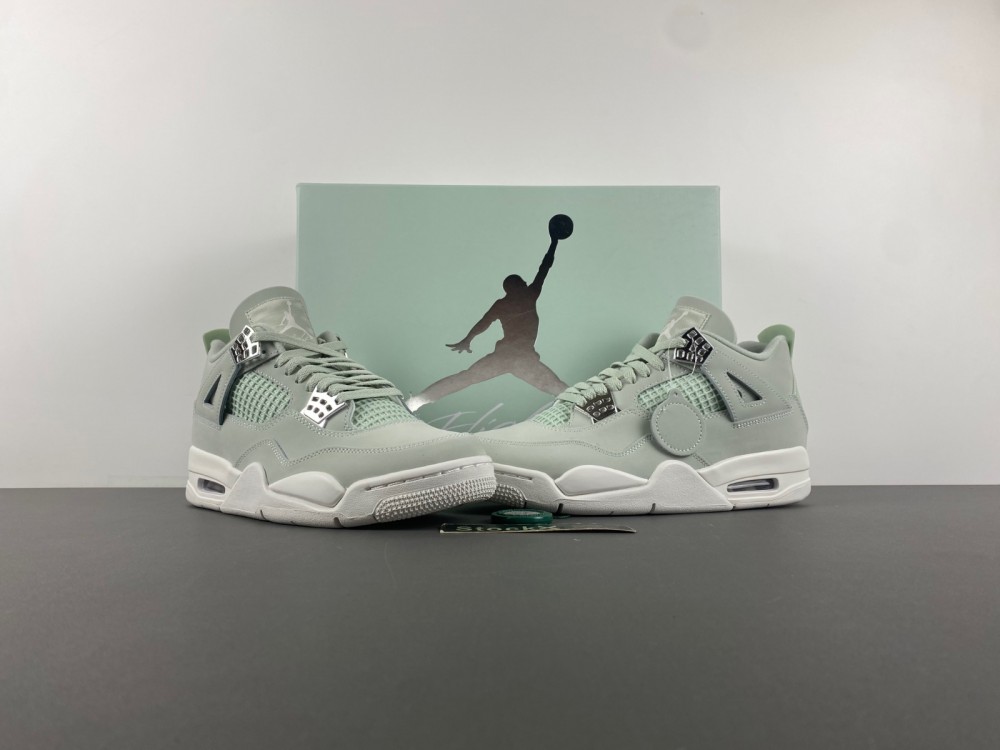 Air Jordan 4 Retro