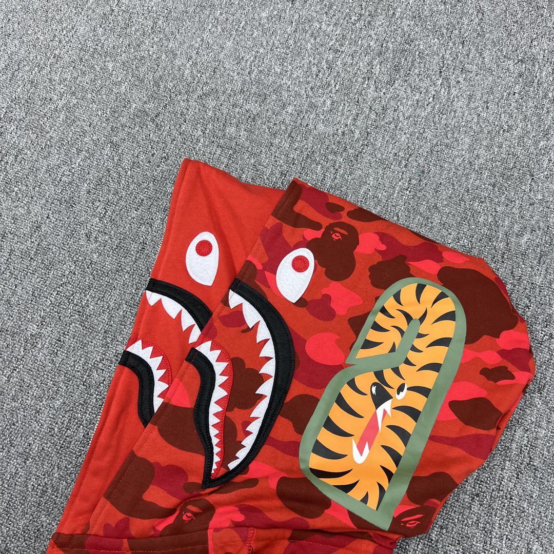 Bape hoodie red 2024122701