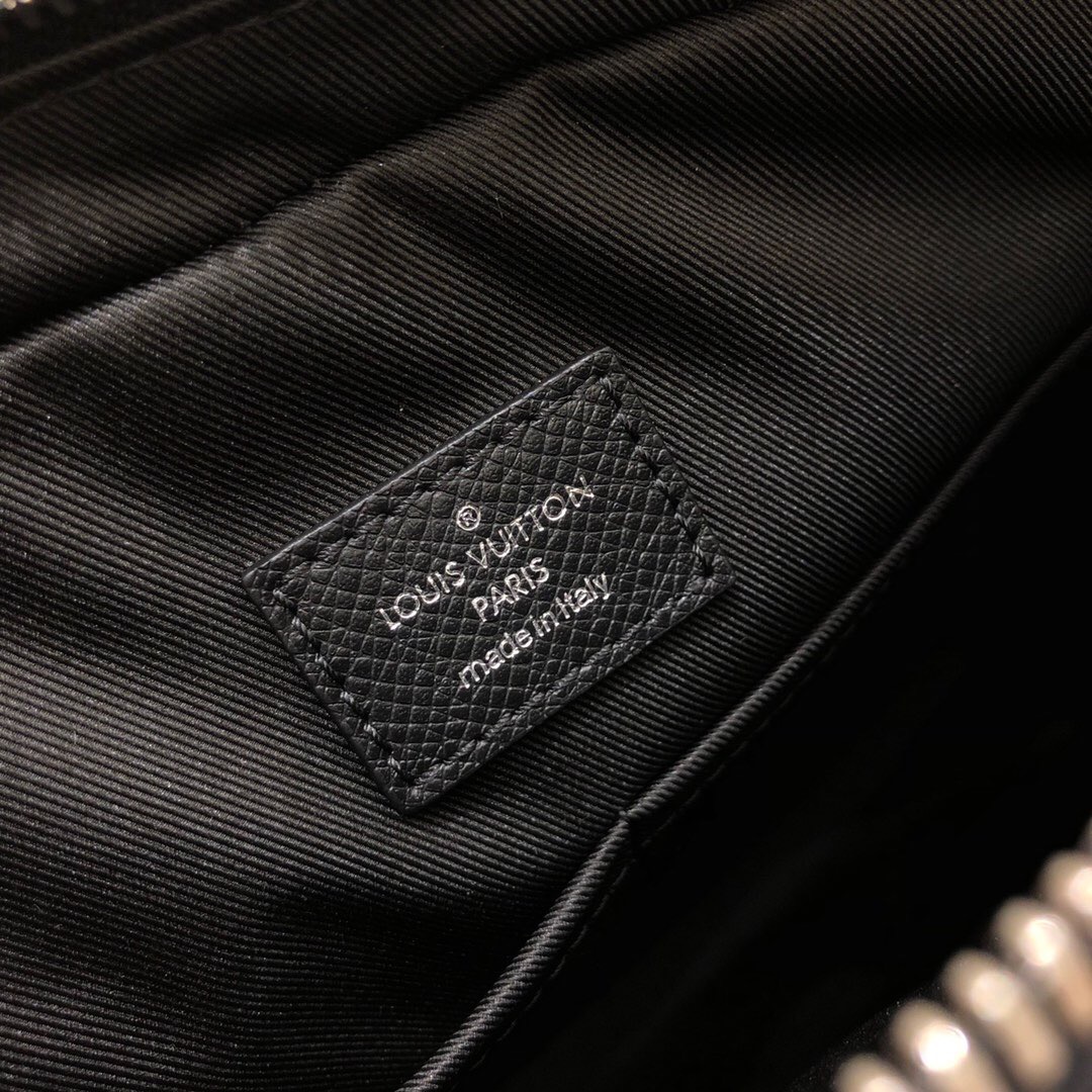 LOUIS VUITTON M20260 ALEX MESSENGER PM