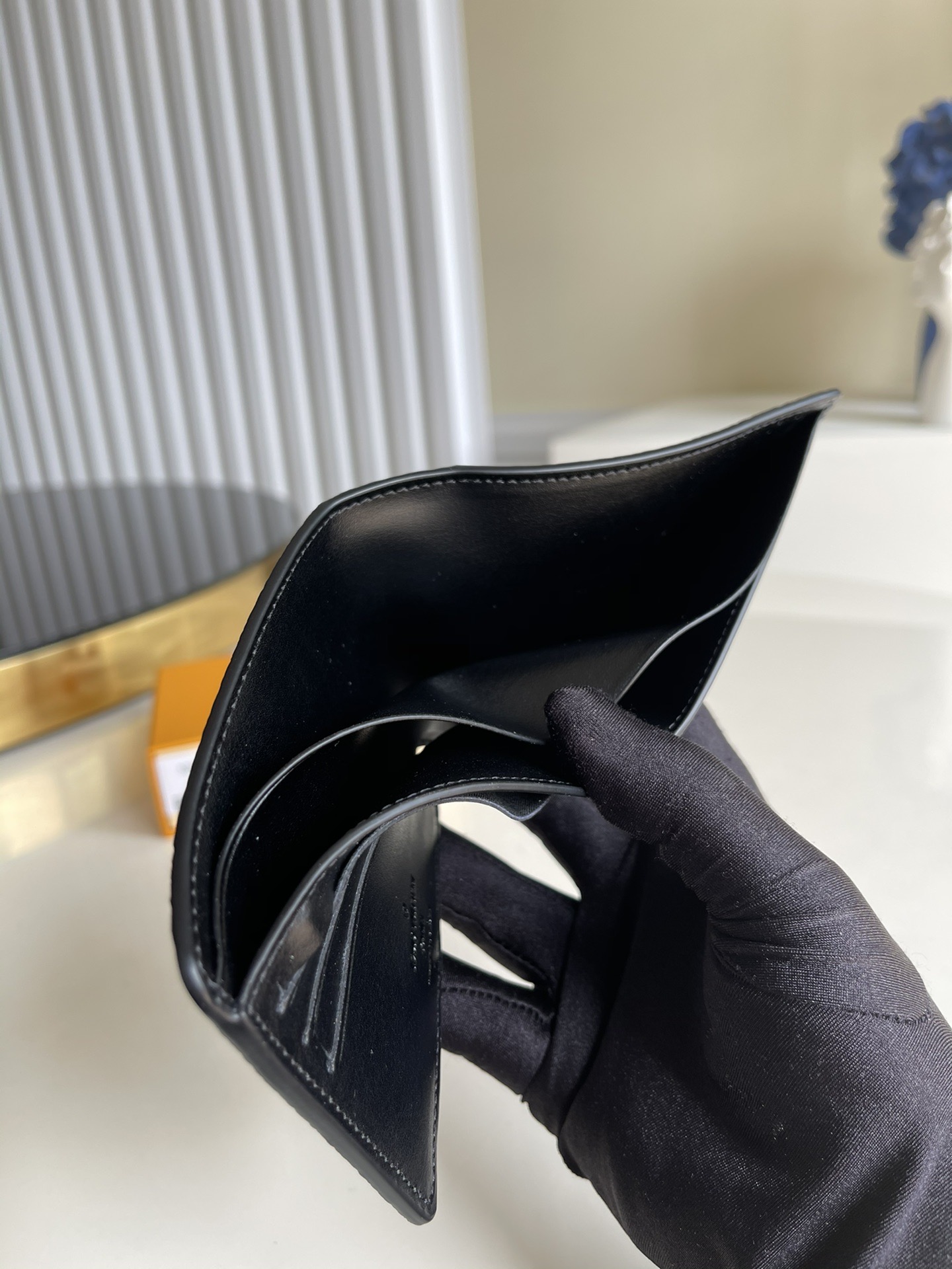 LV MULTIPLE WALLET M69829