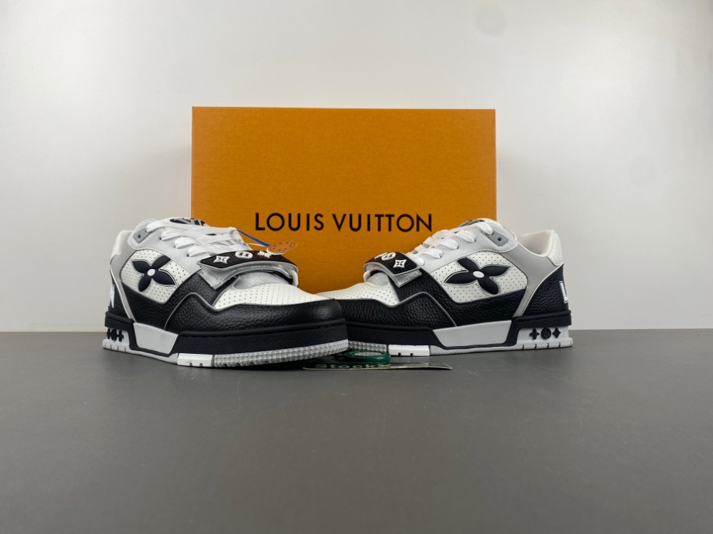 Louis Vuitton LV trainer black white