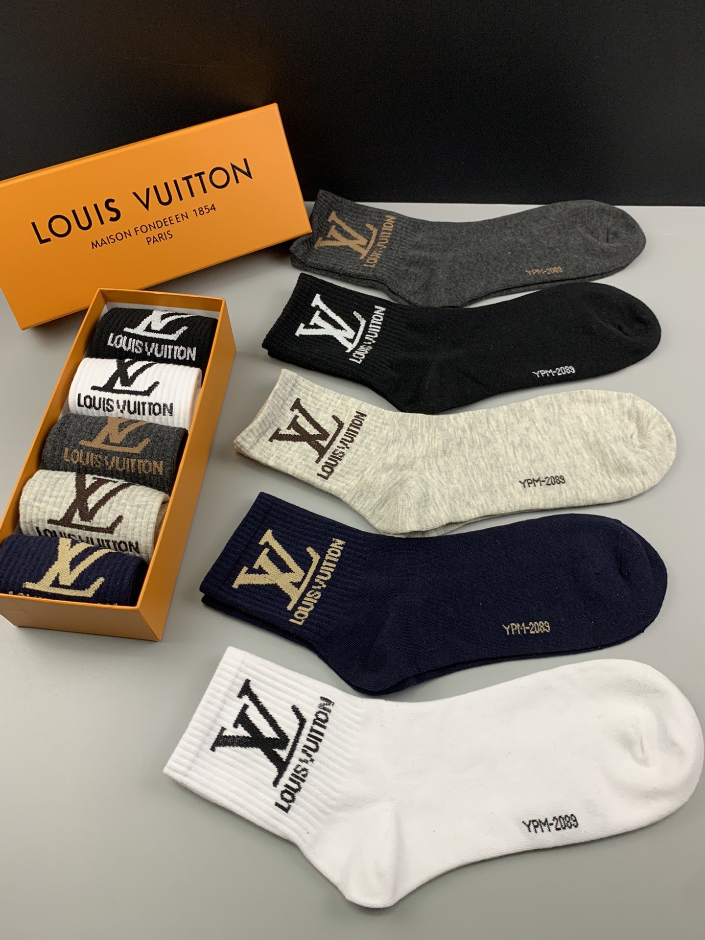 LsVttn Socks 5 pieces per box 01