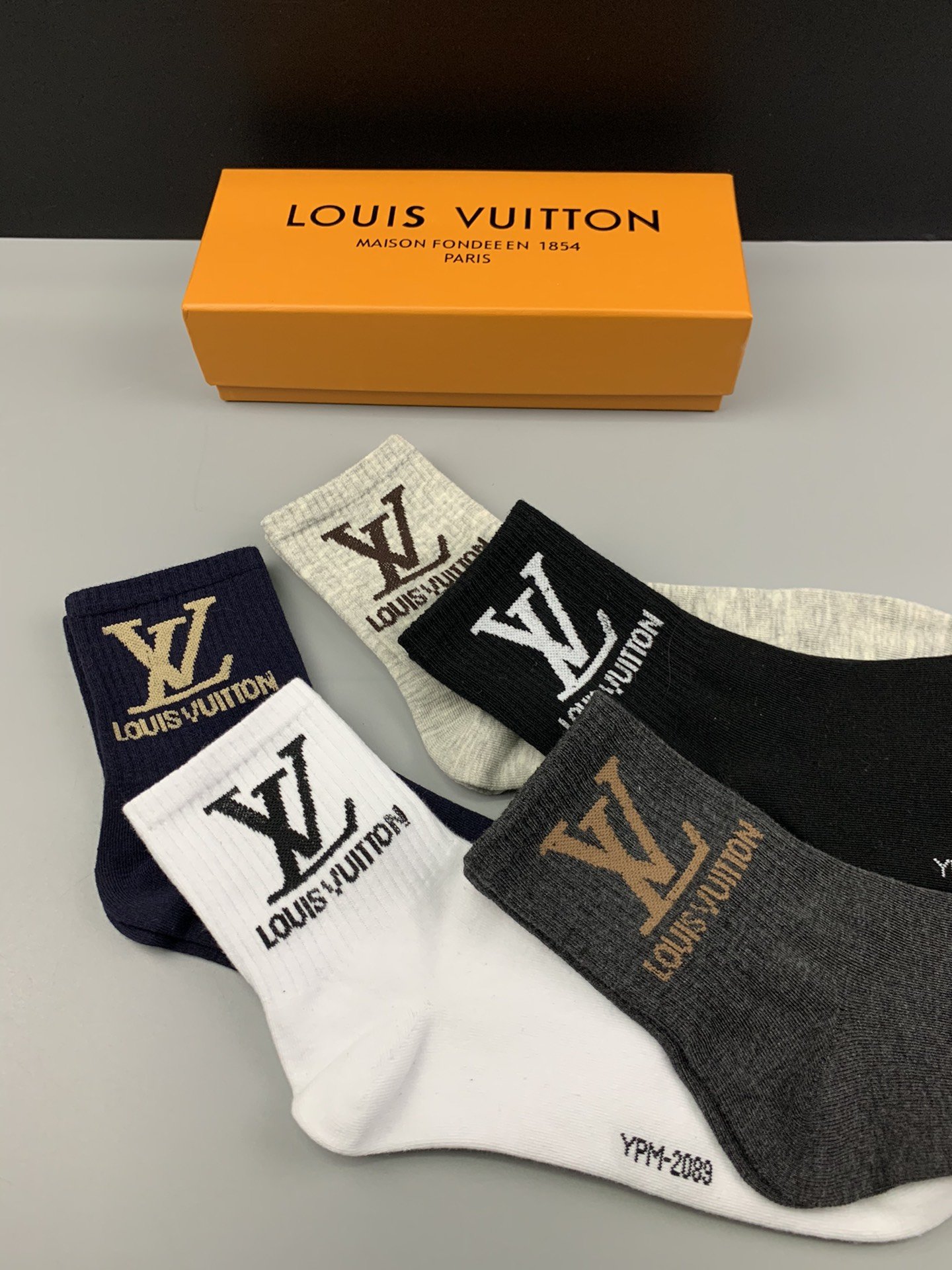 LsVttn Socks 5 pieces per box 01
