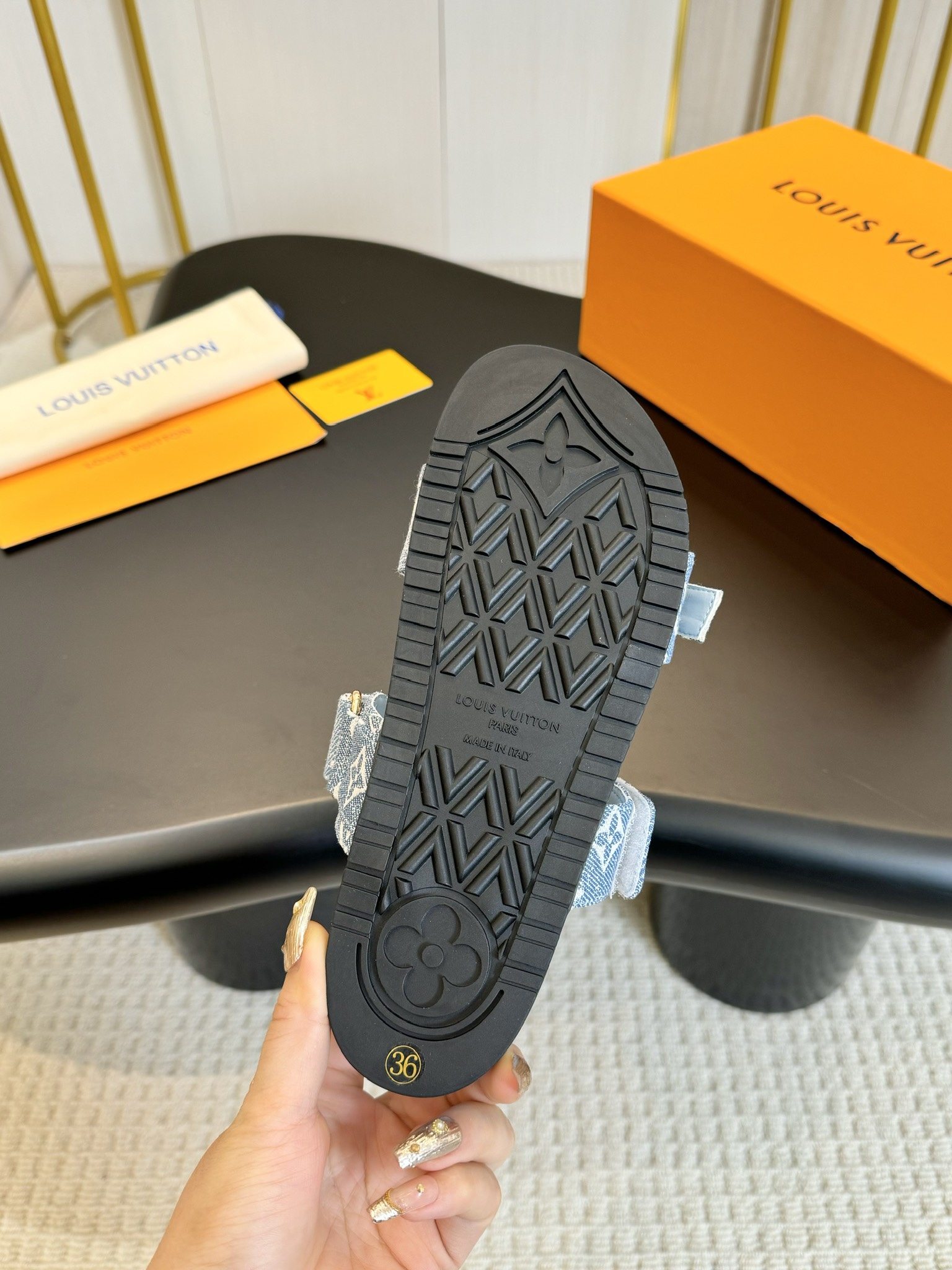 LsVttn sandals slides 02