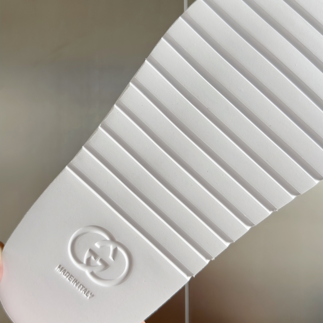 Guccii1 slide sandal HMSS083