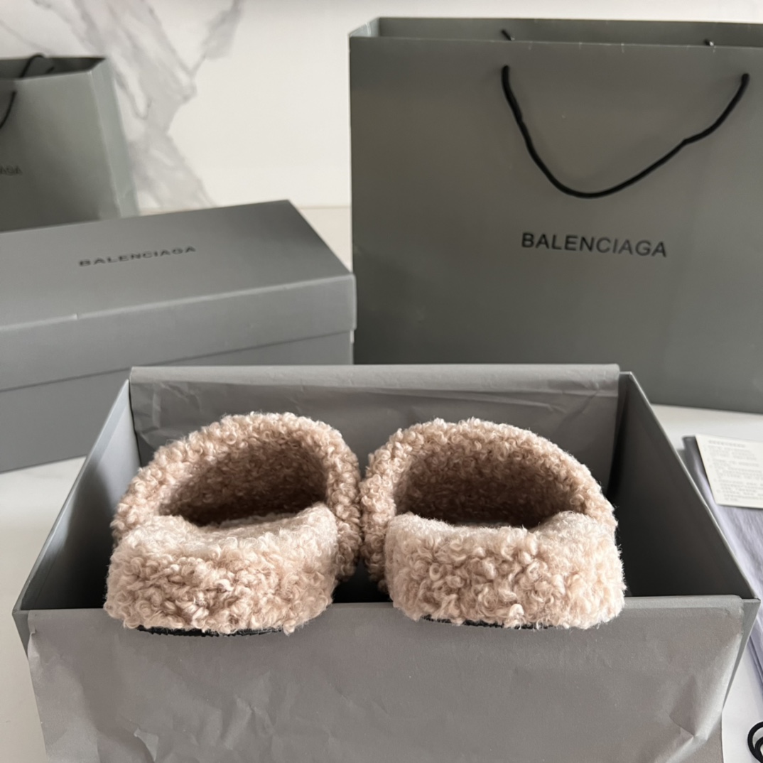 Balenciaga slides 19123082