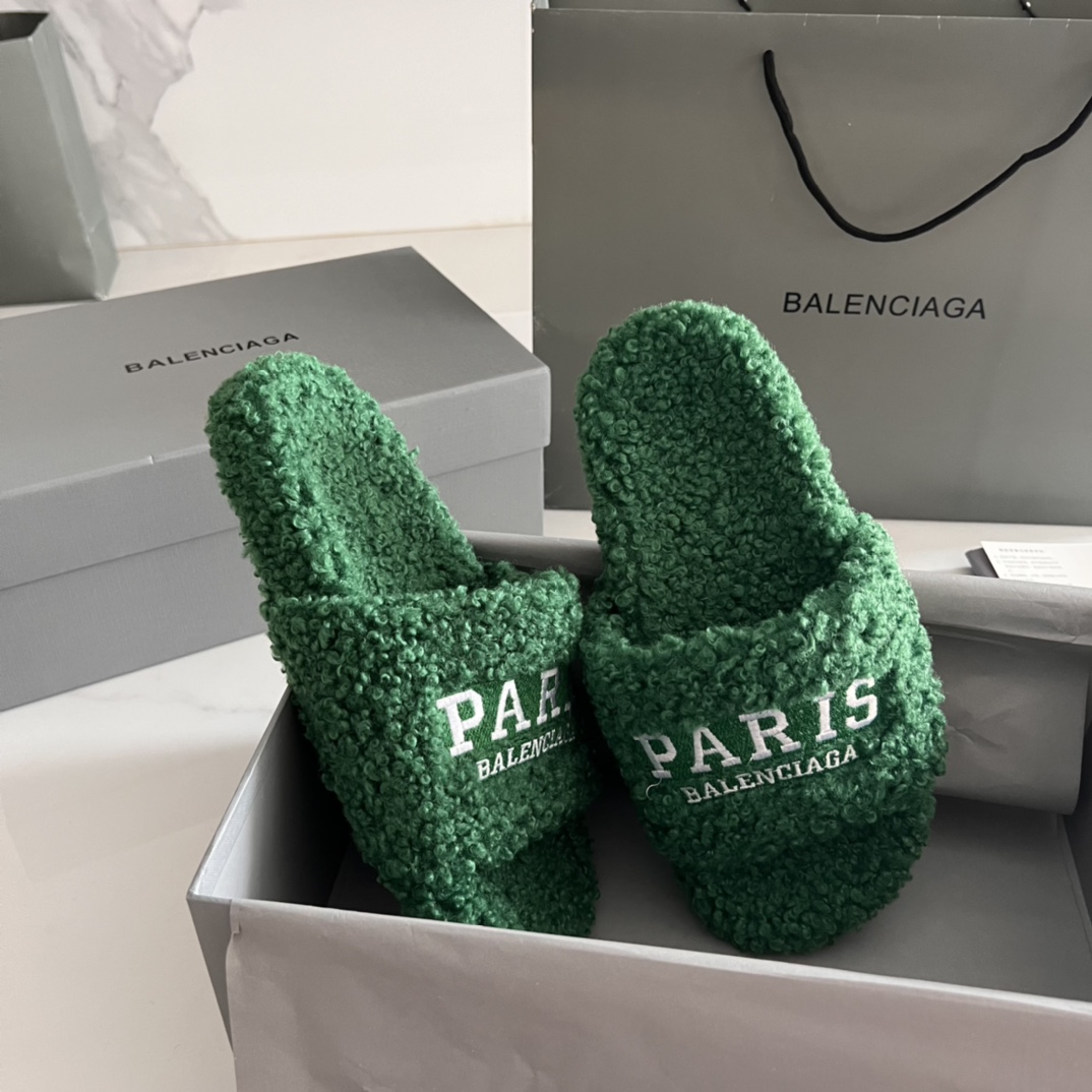 Balenciaga slides Green 19123082