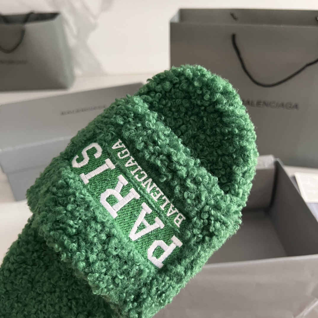 Balenciaga slides Green 19123082
