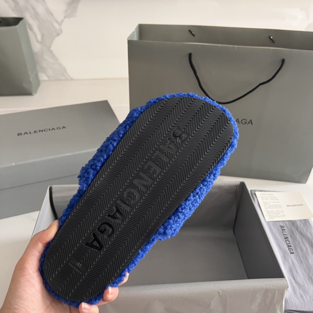 Balenciaga slides blue 19123082