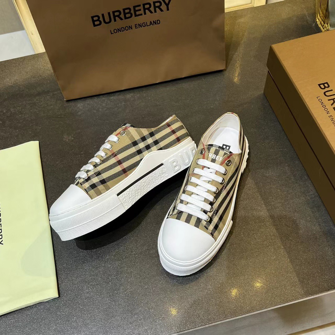 Burberry Vintage sneakers