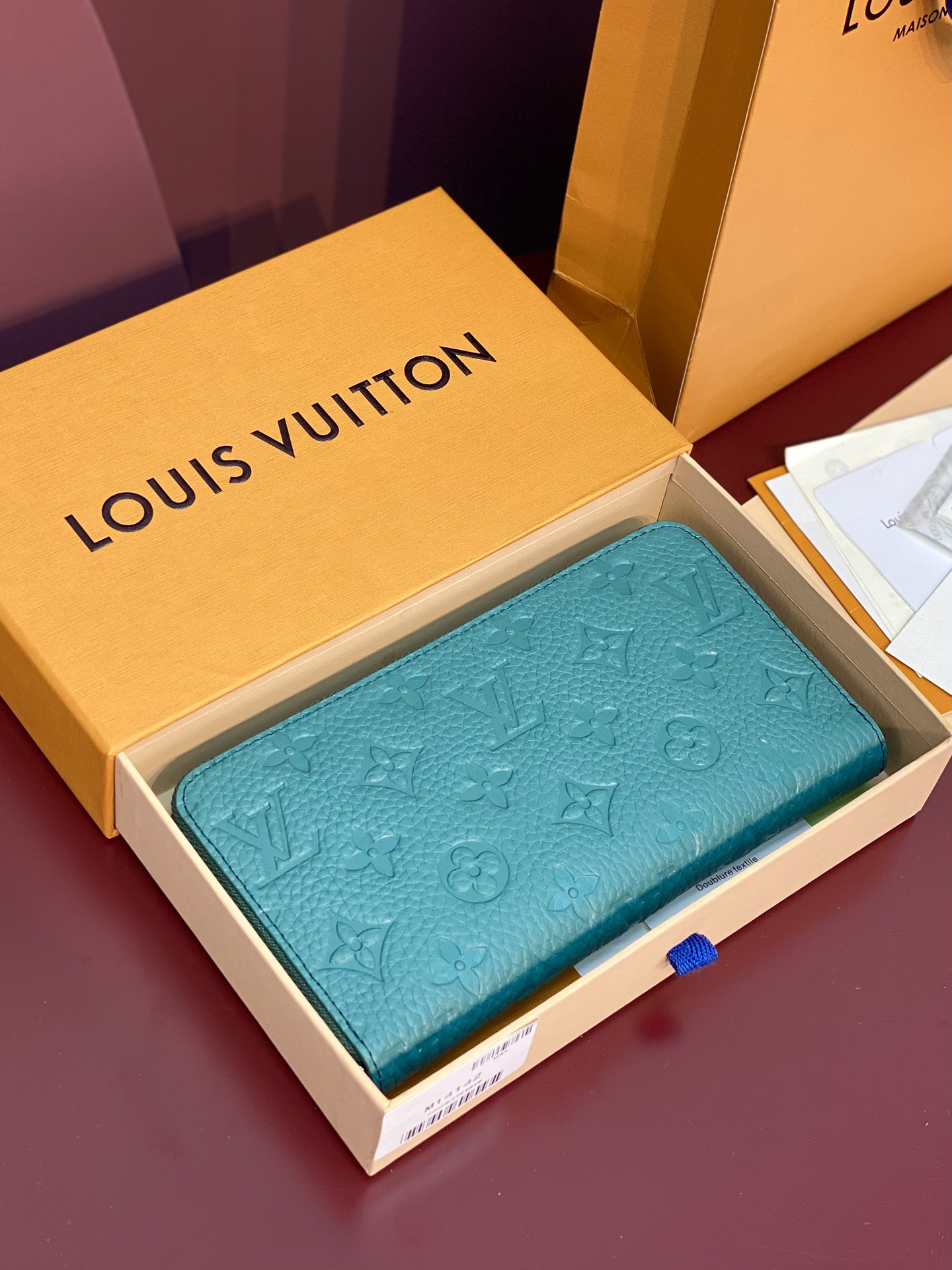 L0UlS VUlTT0N green wallet M1414