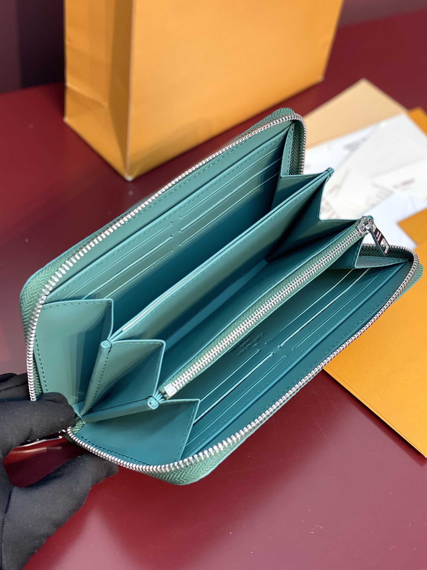 L0UlS VUlTT0N green wallet M1414