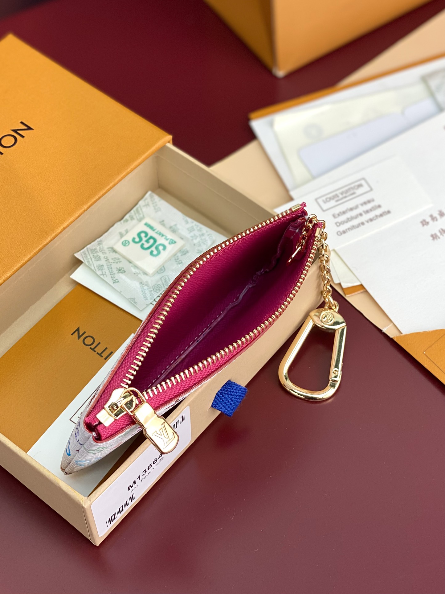 L0UlS VUlTT0N Wallet M13664