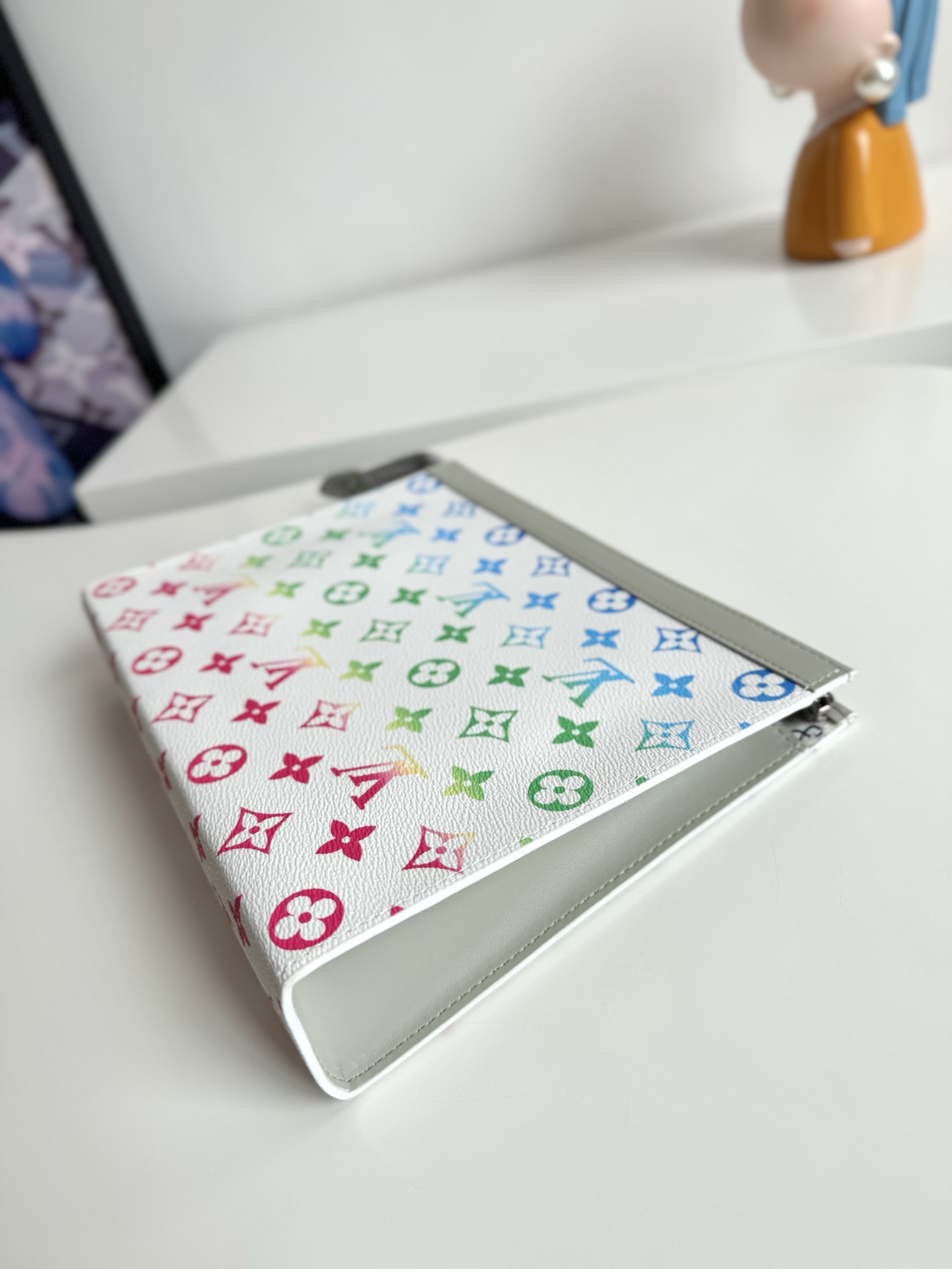 L0UlS VUlTT0N wallet  M13907