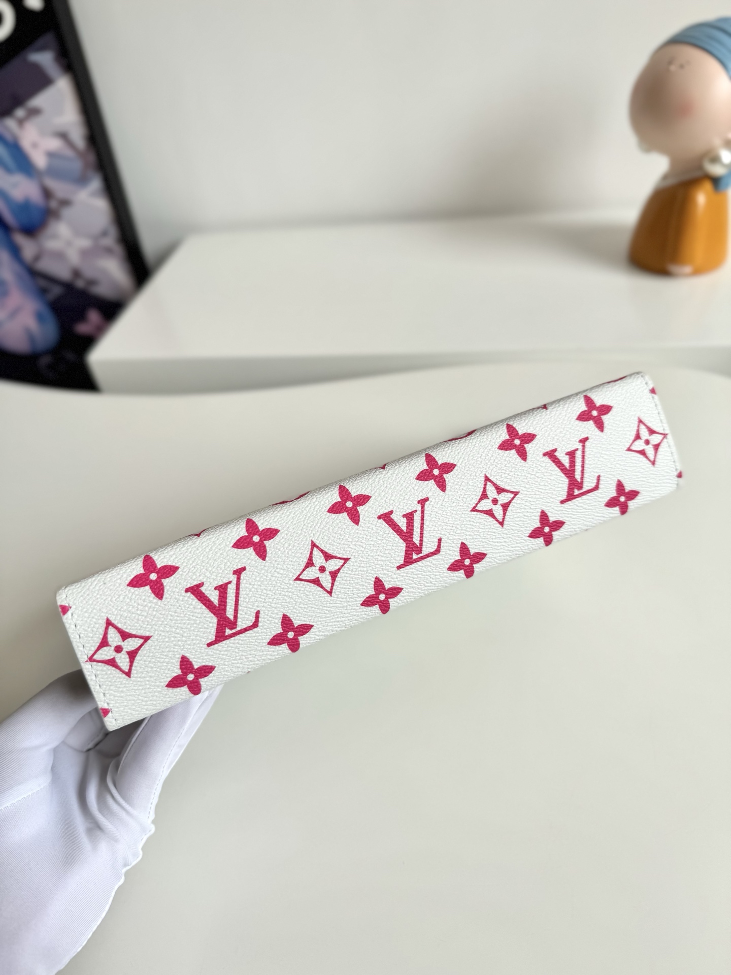 L0UlS VUlTT0N wallet  M13907