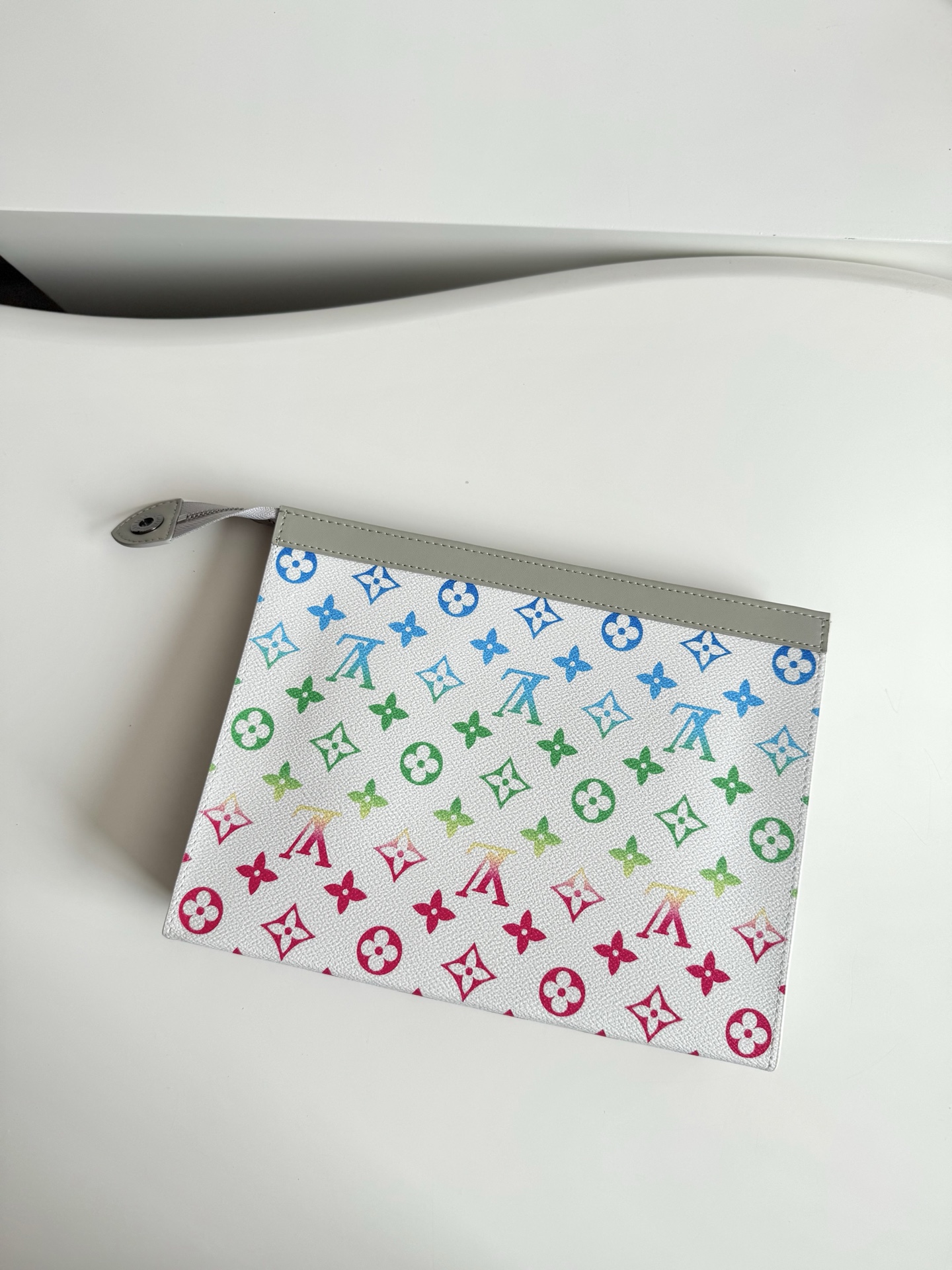 L0UlS VUlTT0N wallet  M13907