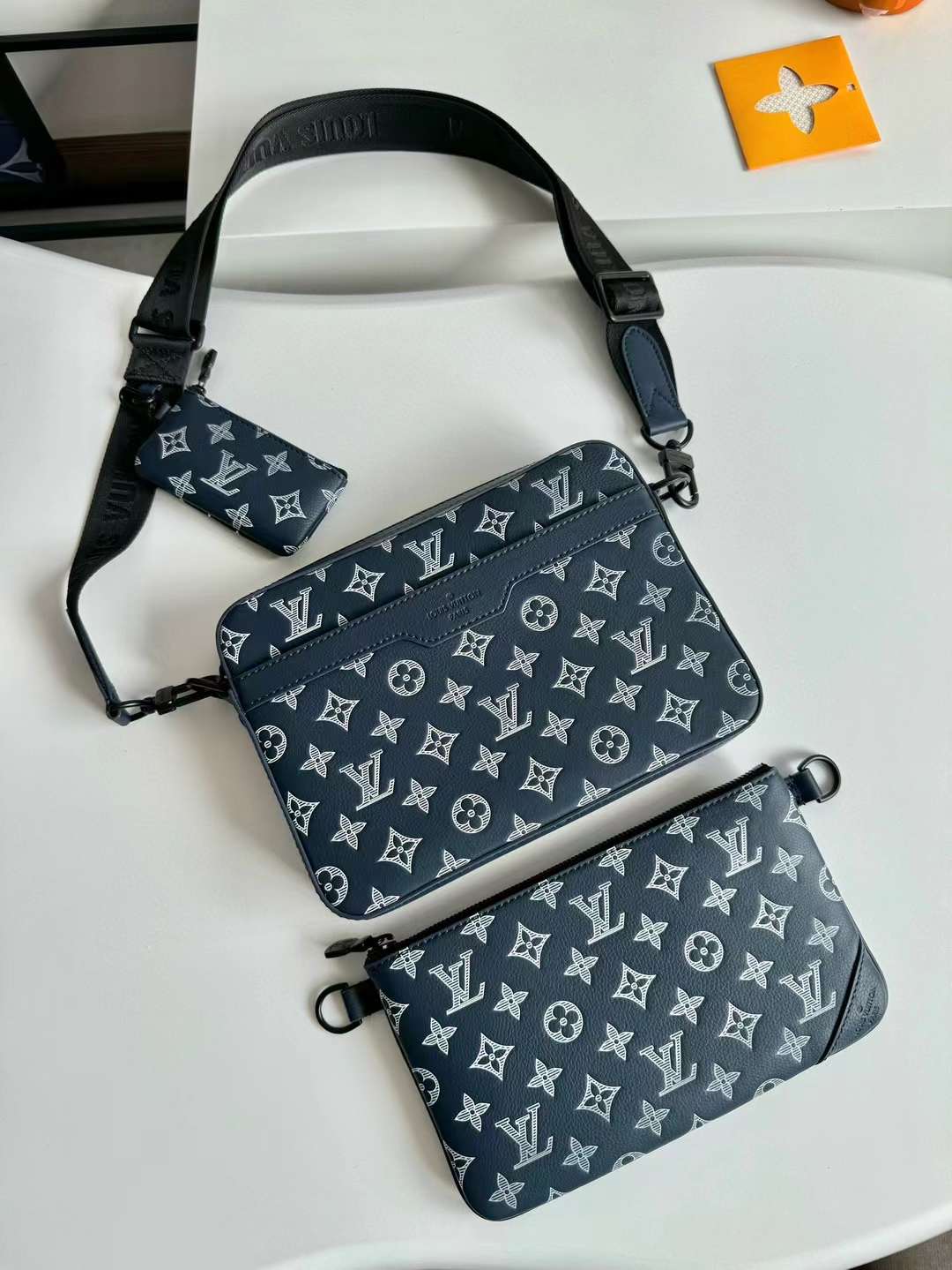 L0UlS VUlTT0N Trio Messenger G65 M24753