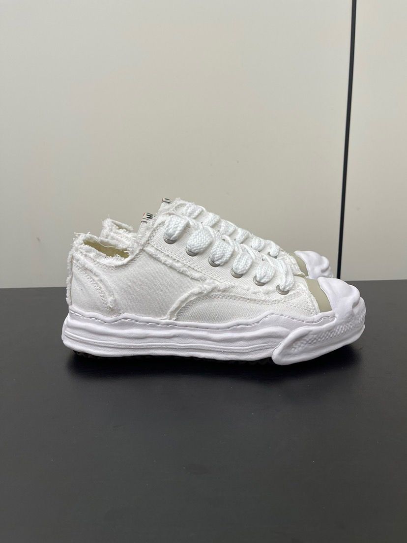 Maison Mihara Yasuhiro "HANK" VLOG Sole Canvas Low-top Sneaker